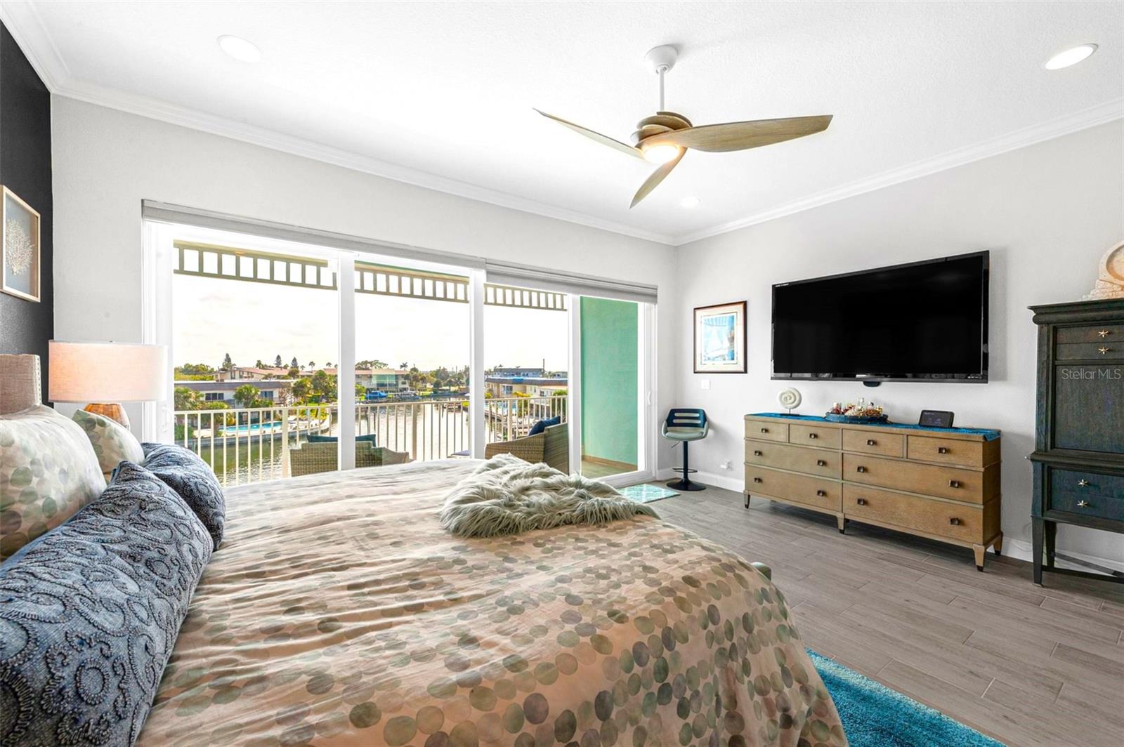 Wake up to the Intracoastal.