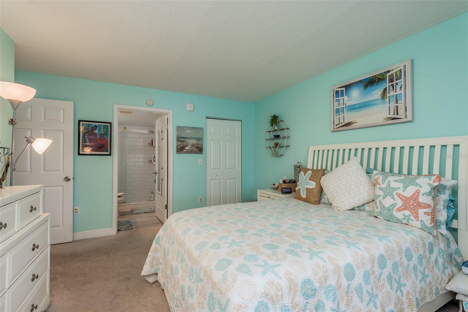 Primary bedroom with ensuite bath, walk-in closet