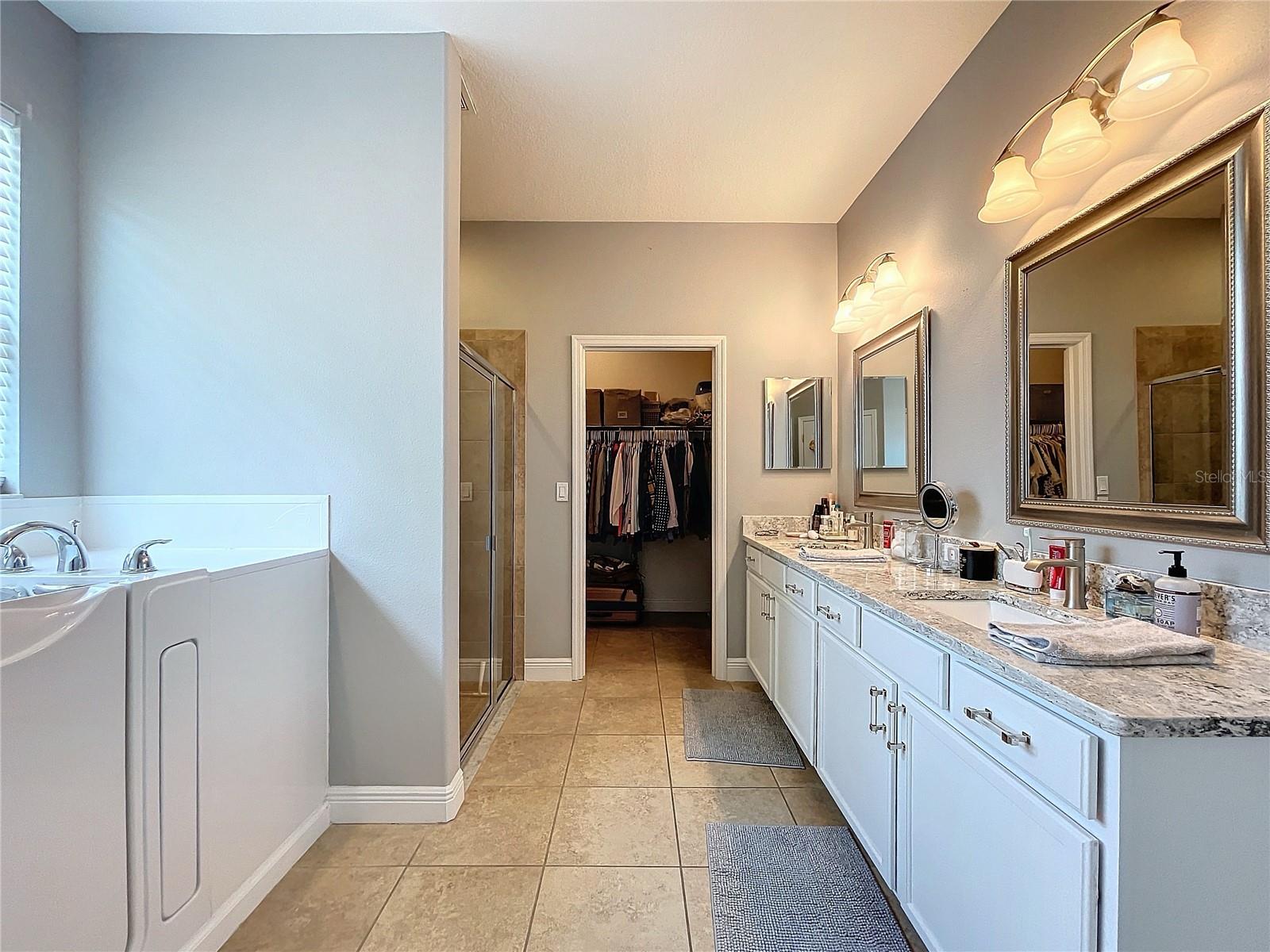 Primary Bathroom, jacuzzi tub