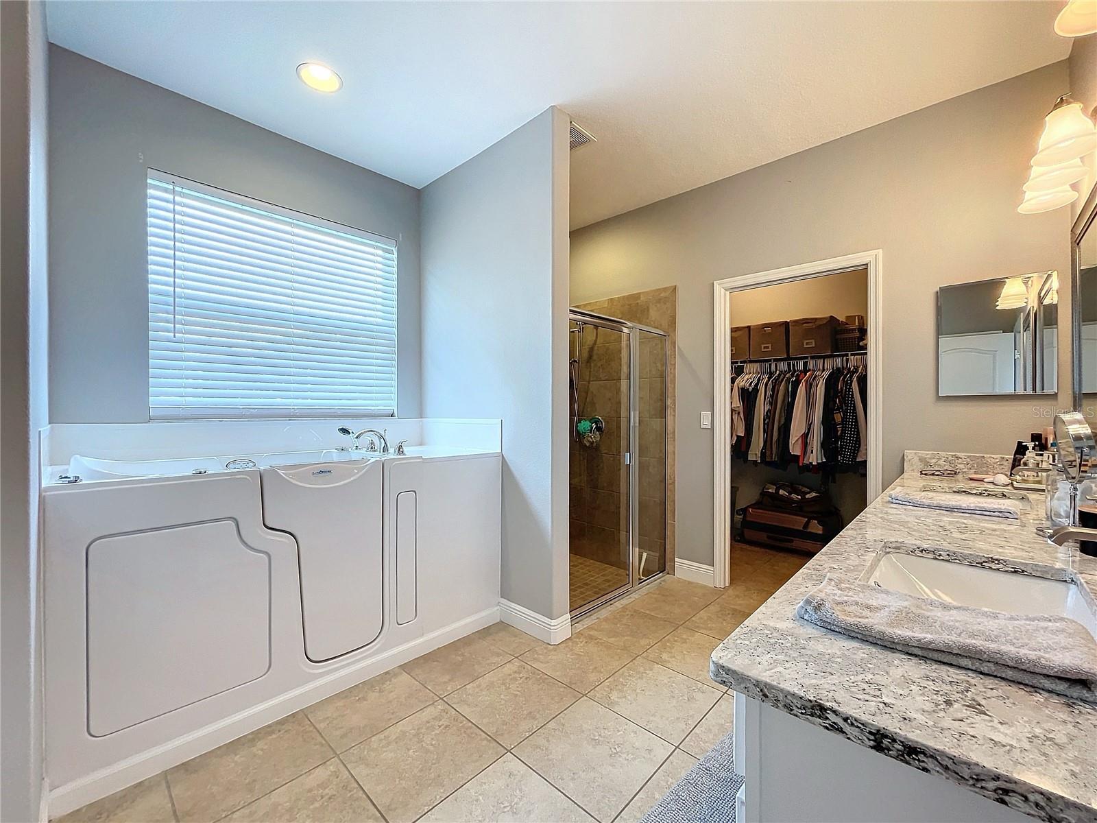 Primary Bathroom, jacuzzi tub