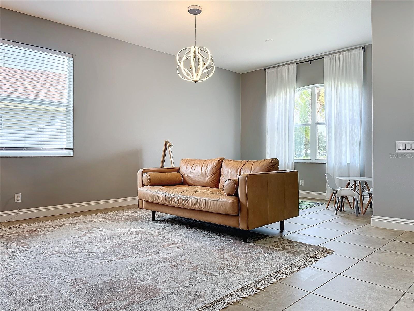 Foyer / Living Room