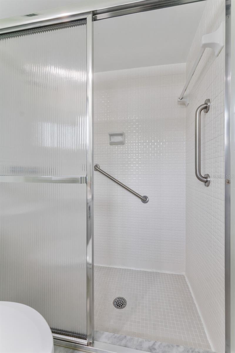 Walk-In Shower!