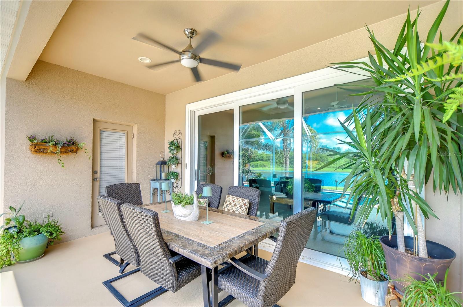 Spacious covered lanai!