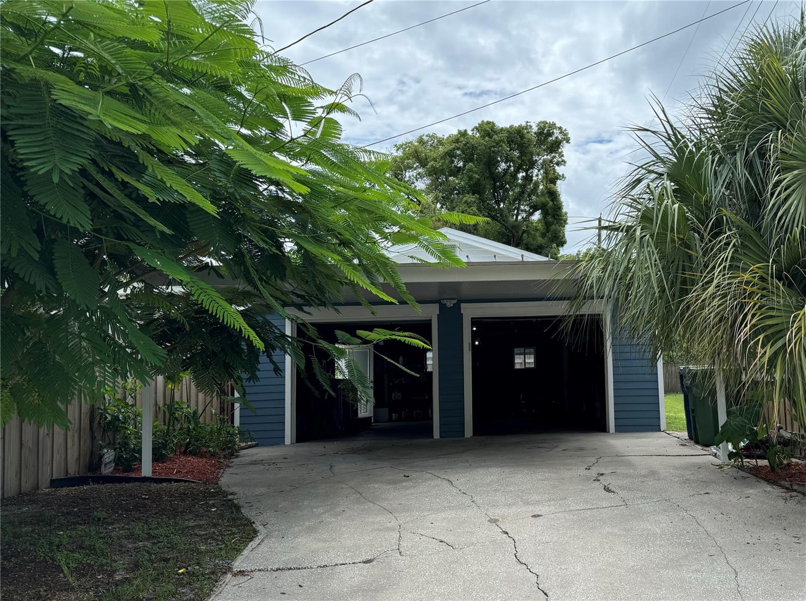 Detached 2 car garage & covered carport