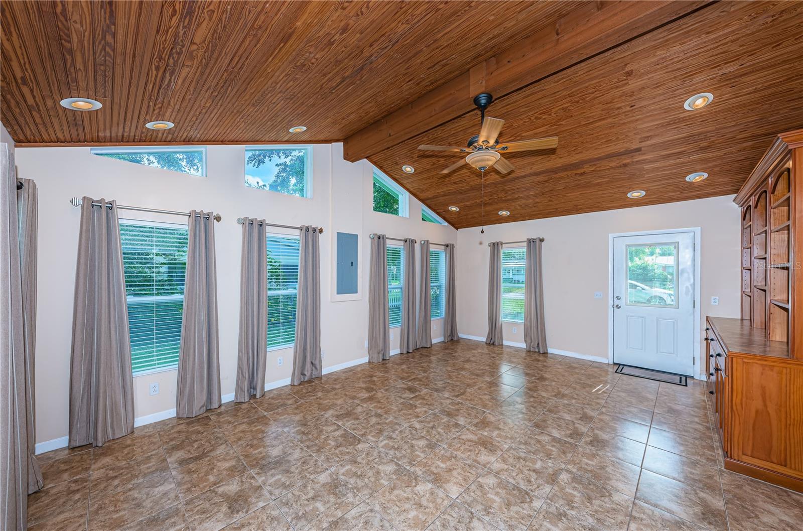 Bonus Room | Vaulted Ceiling | Recessed Lighting