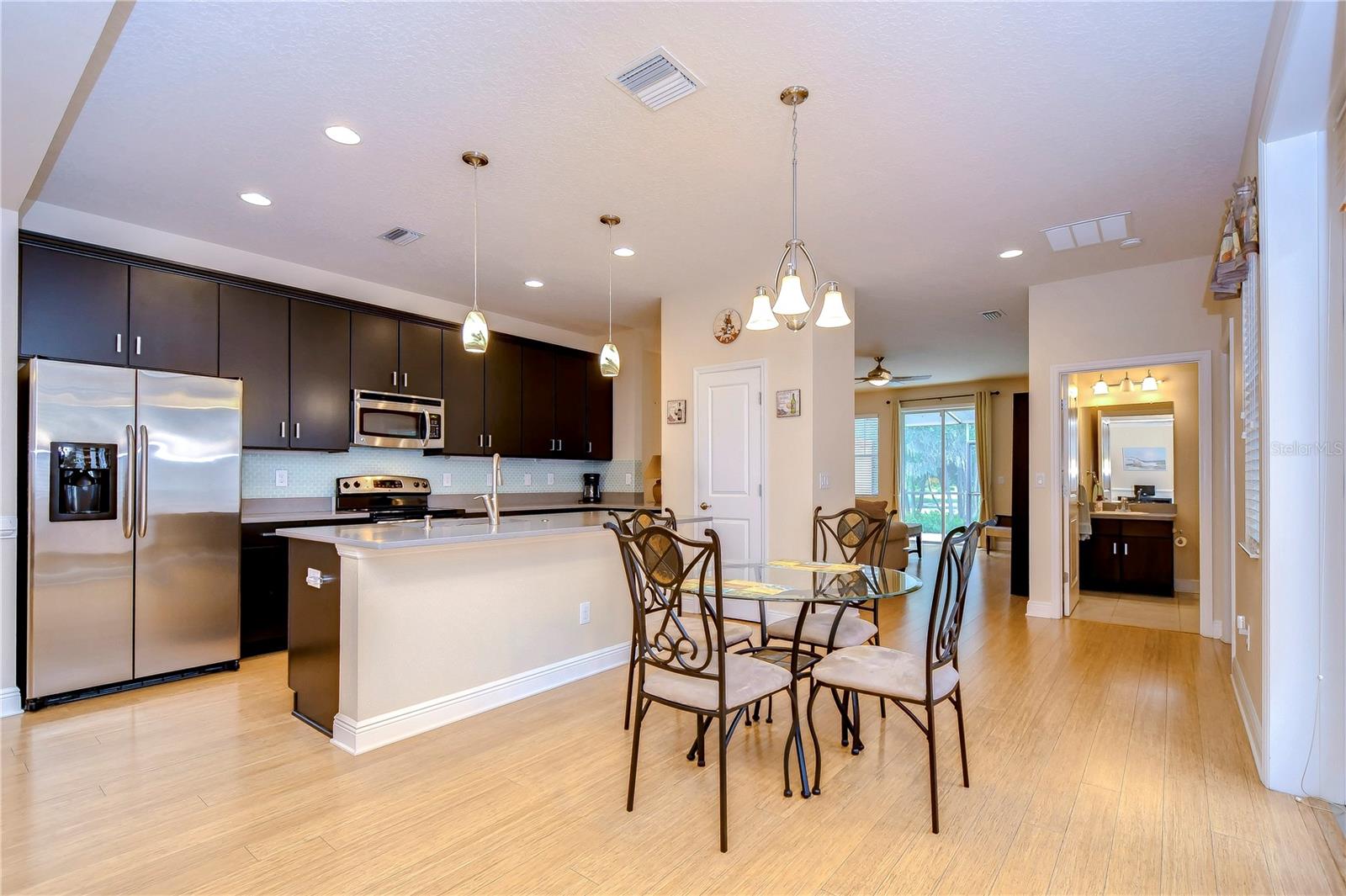 Beautiful Kitchen, perfect for entertaining!