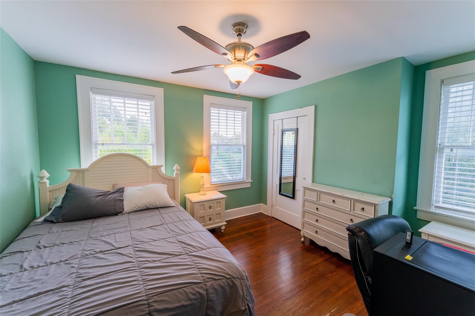 Bedroom 3 (queen bed displayed)