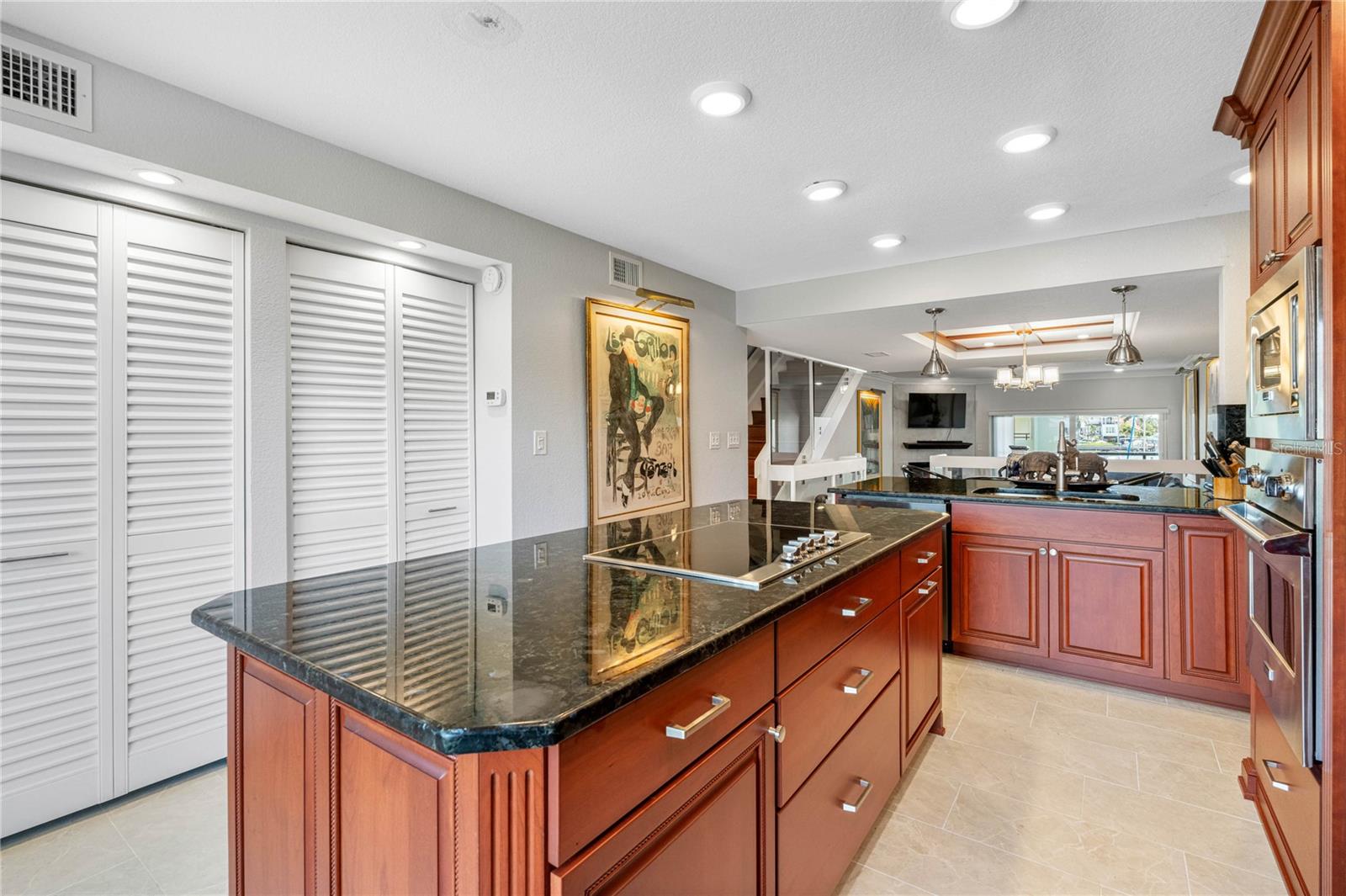 Large island with granite countertops