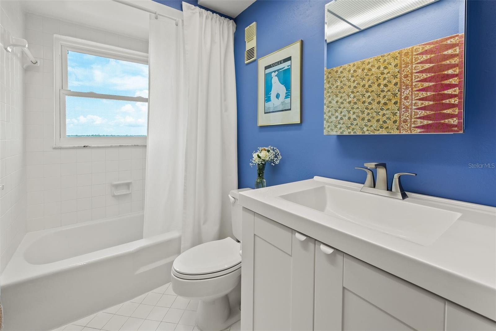 Hallway bathroom can also be partitioned off as a second bedroom en-suite bath.