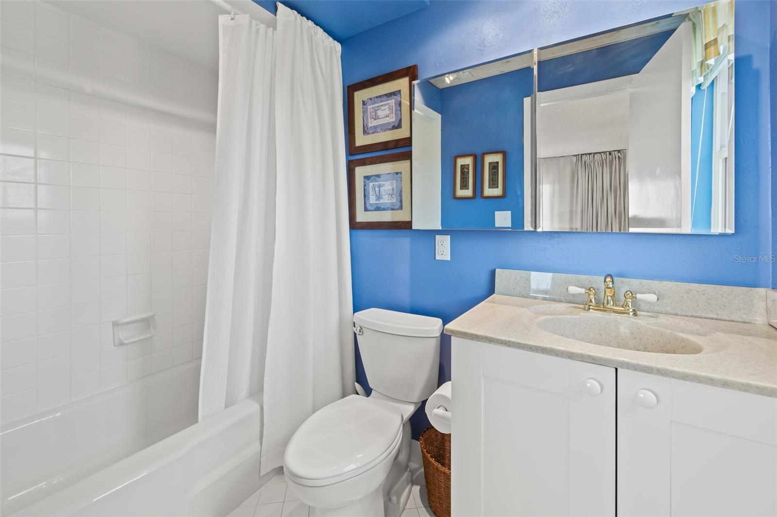 En-suite bathroom of the primary bedroom.