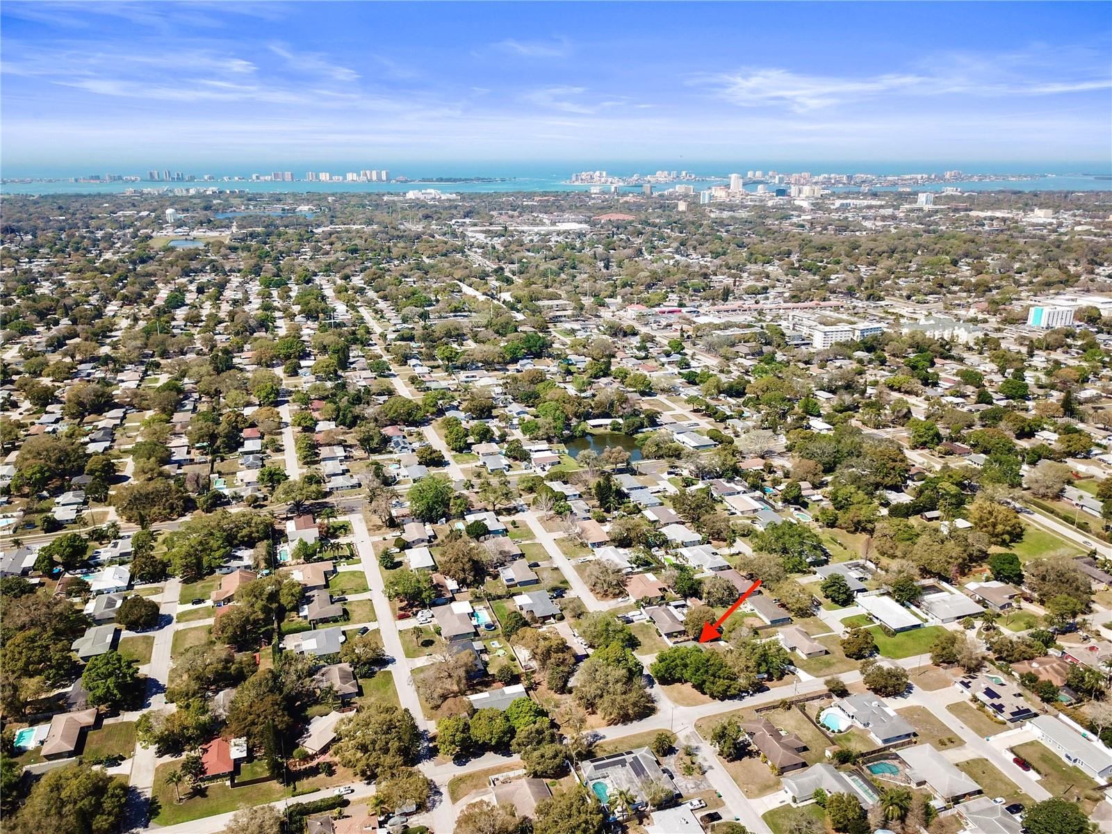 Only 5 miles to the beautiful Clearwater Beach!