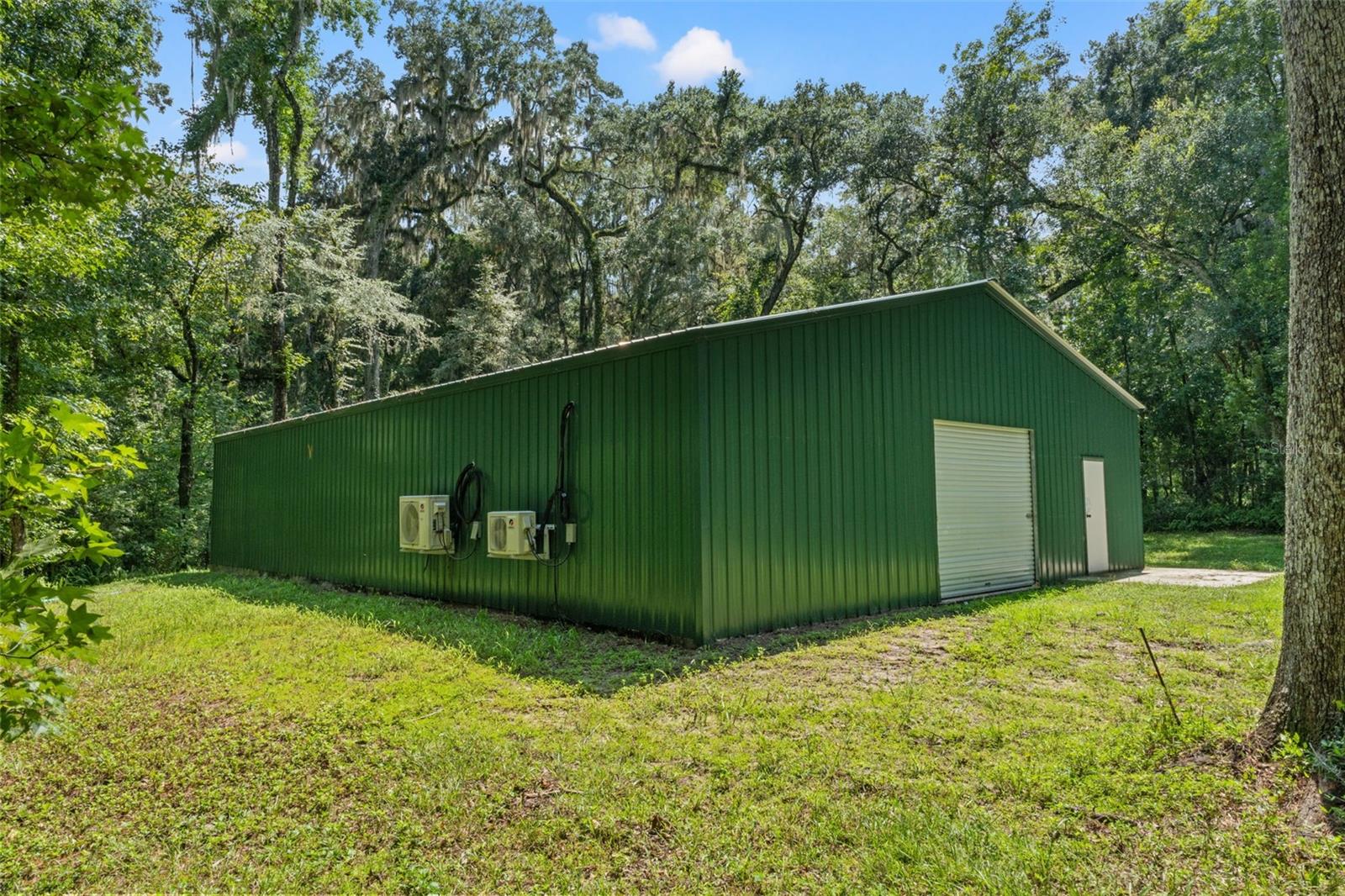 40' X 60' METAL BUILDING