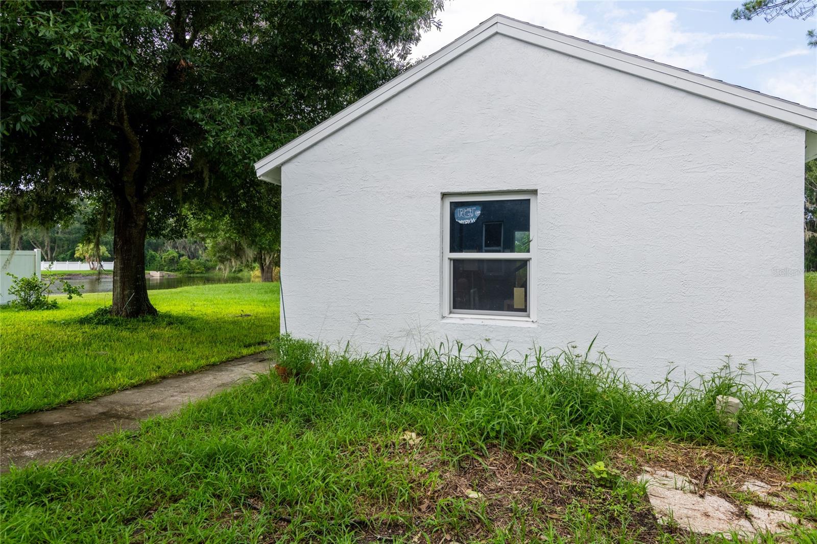 Storage building with a great deal of space in back yard