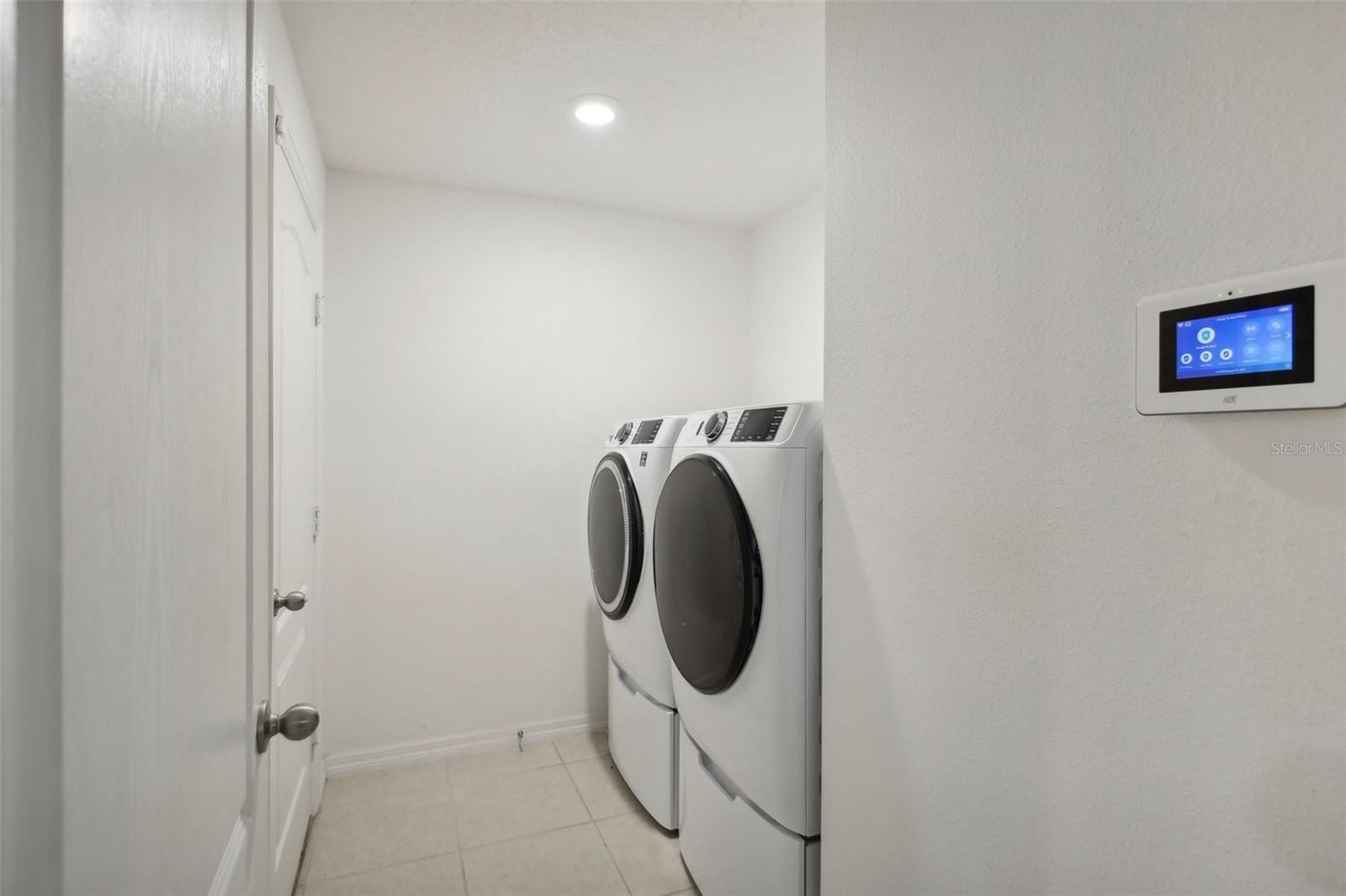 Laundry - washer/dryer