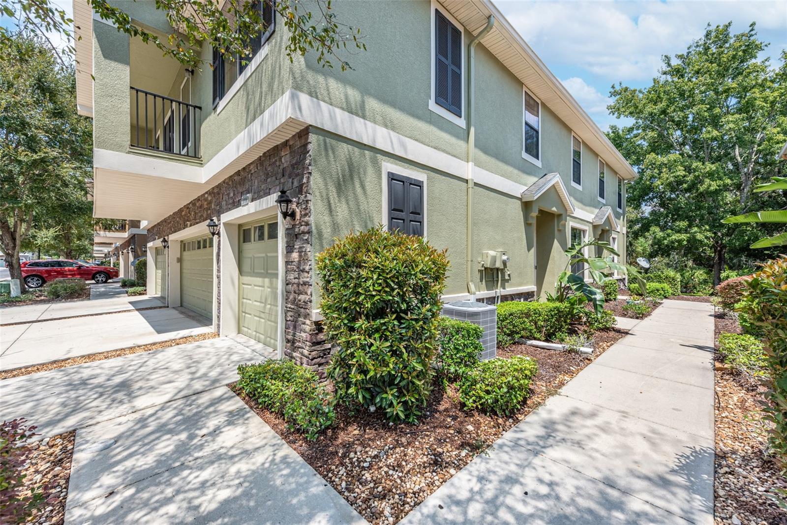 Side entry sidewalk with One car garage