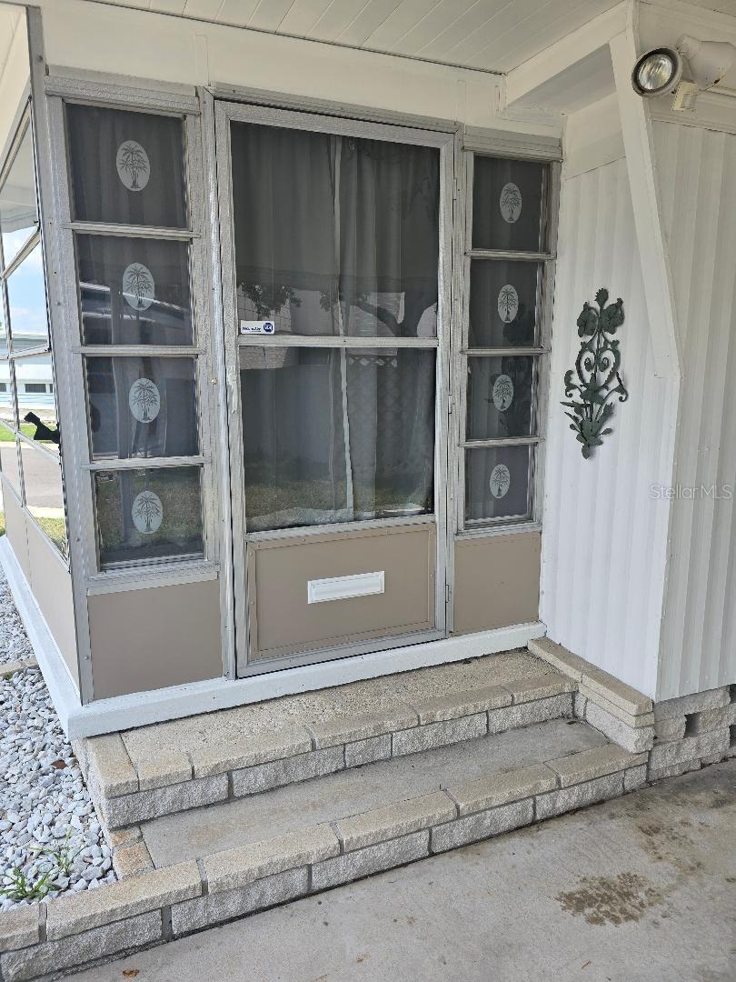 Separate entrance for front room.