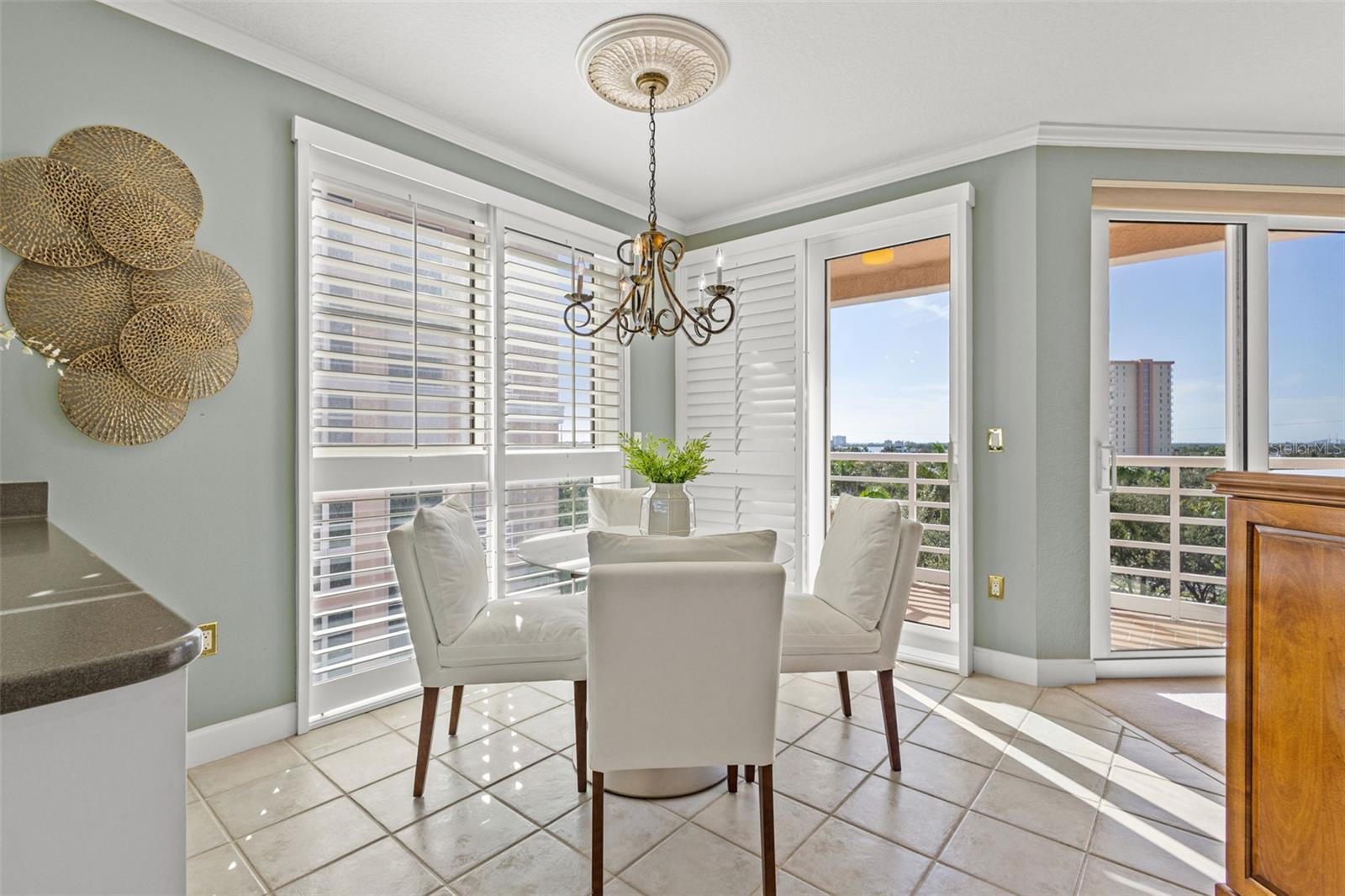 floor to ceiling windows also have venetian blinds