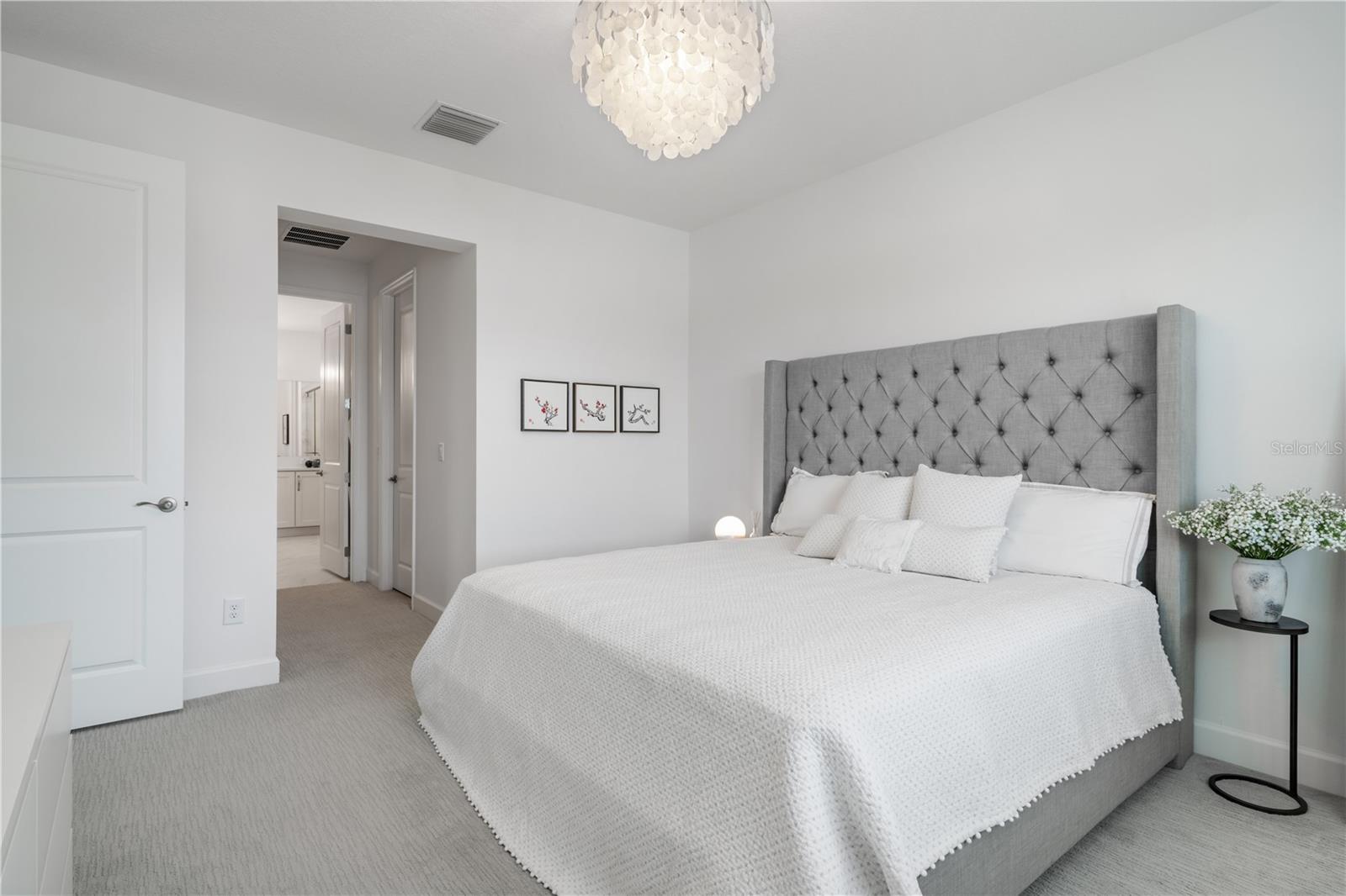 Main Bedroom and hallway to en-suite bathroom