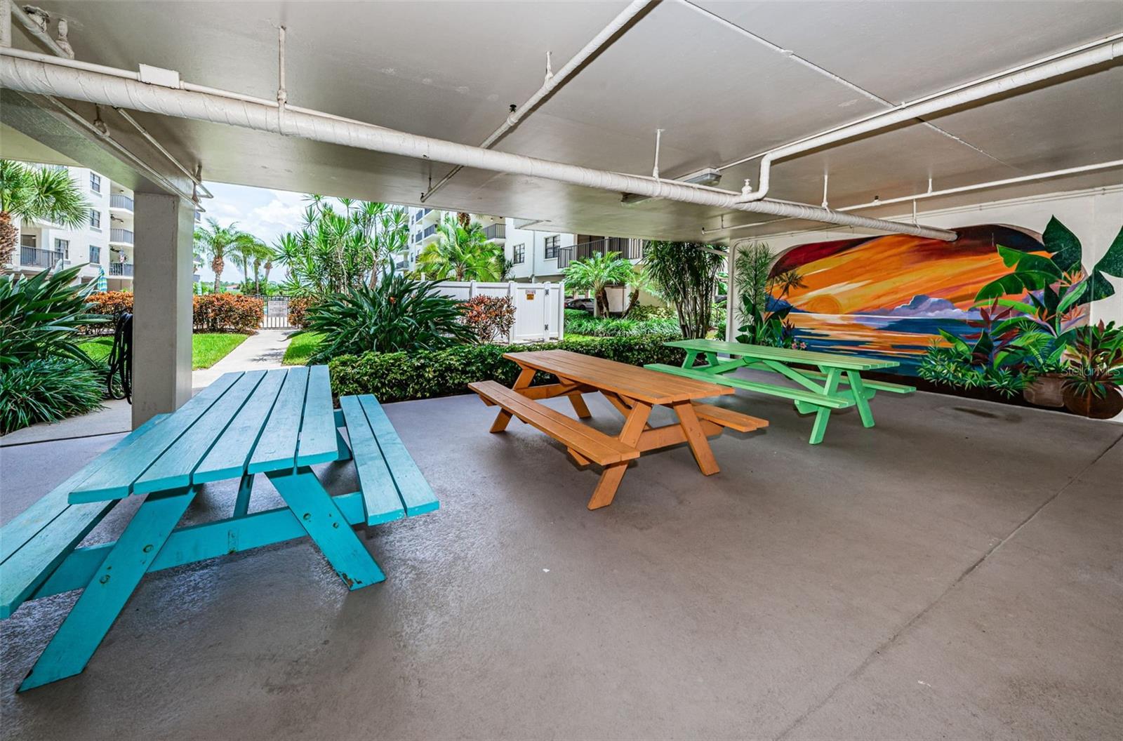 Common Area Picnic Table / Social Area