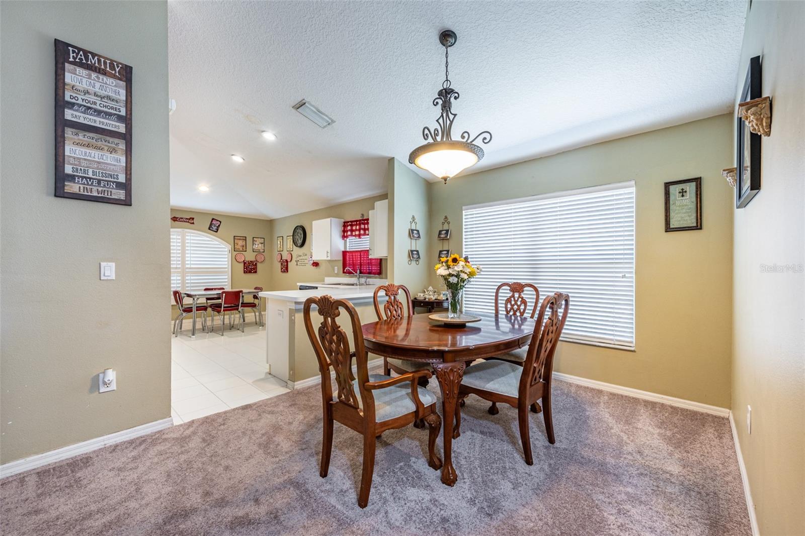 Seamless connection between kitchen and dining room.