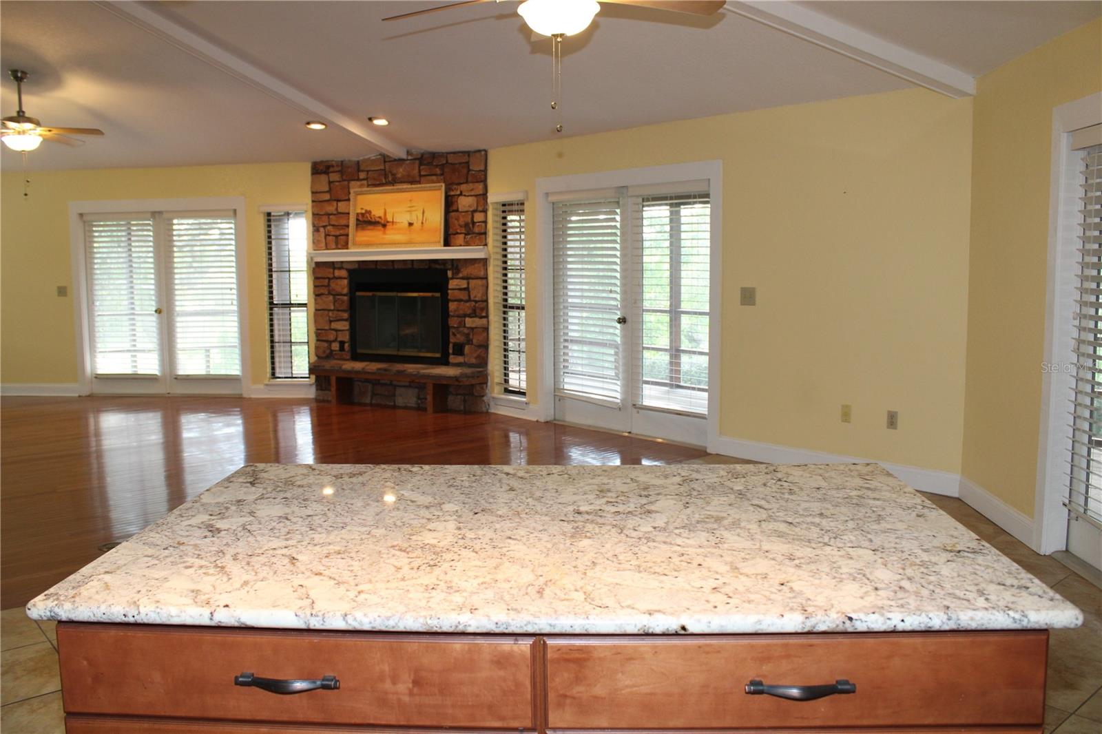 ISLAND WITH GRANITE COUNTER TOP