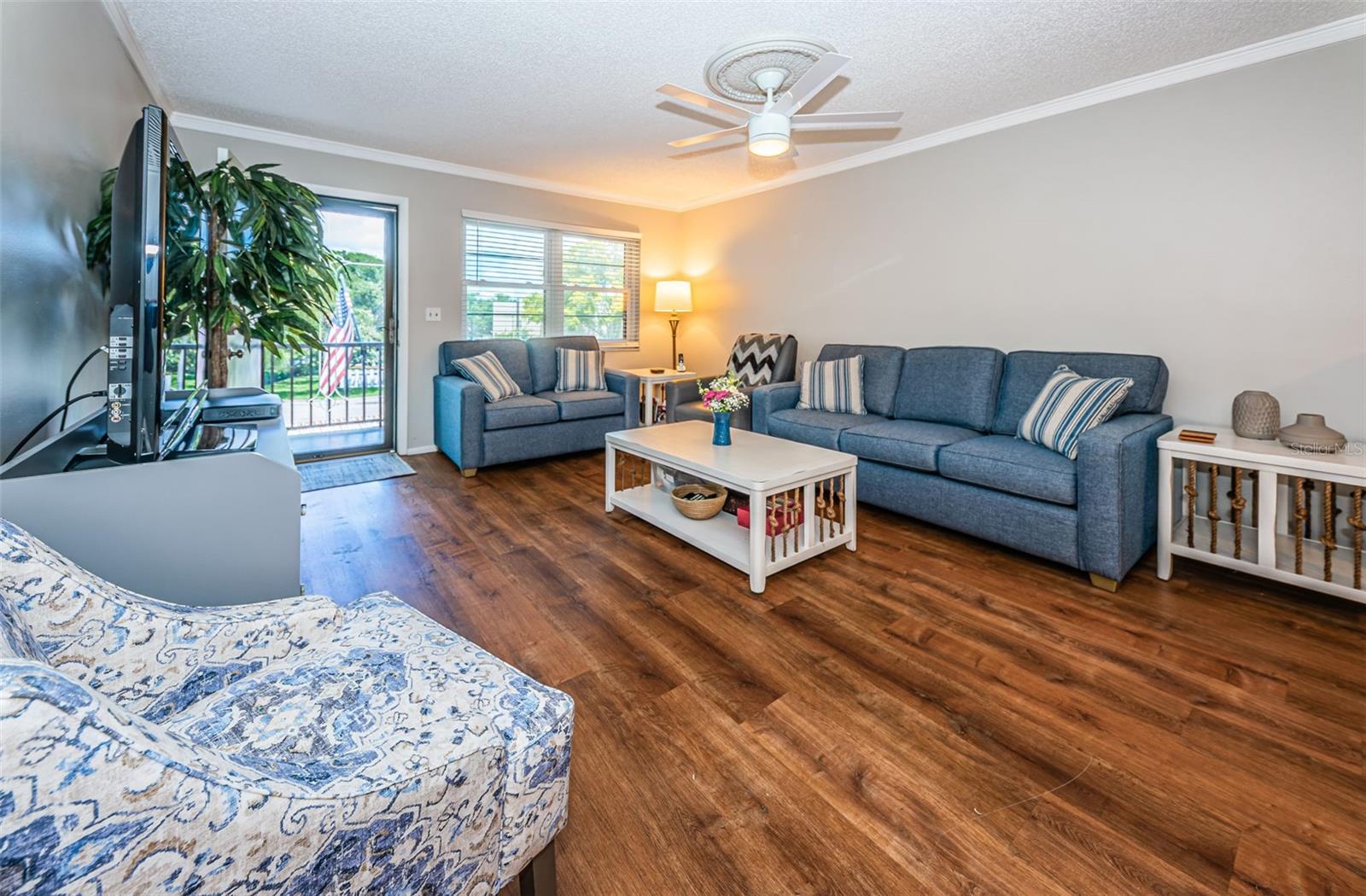 Ceiling fans in all main rooms.