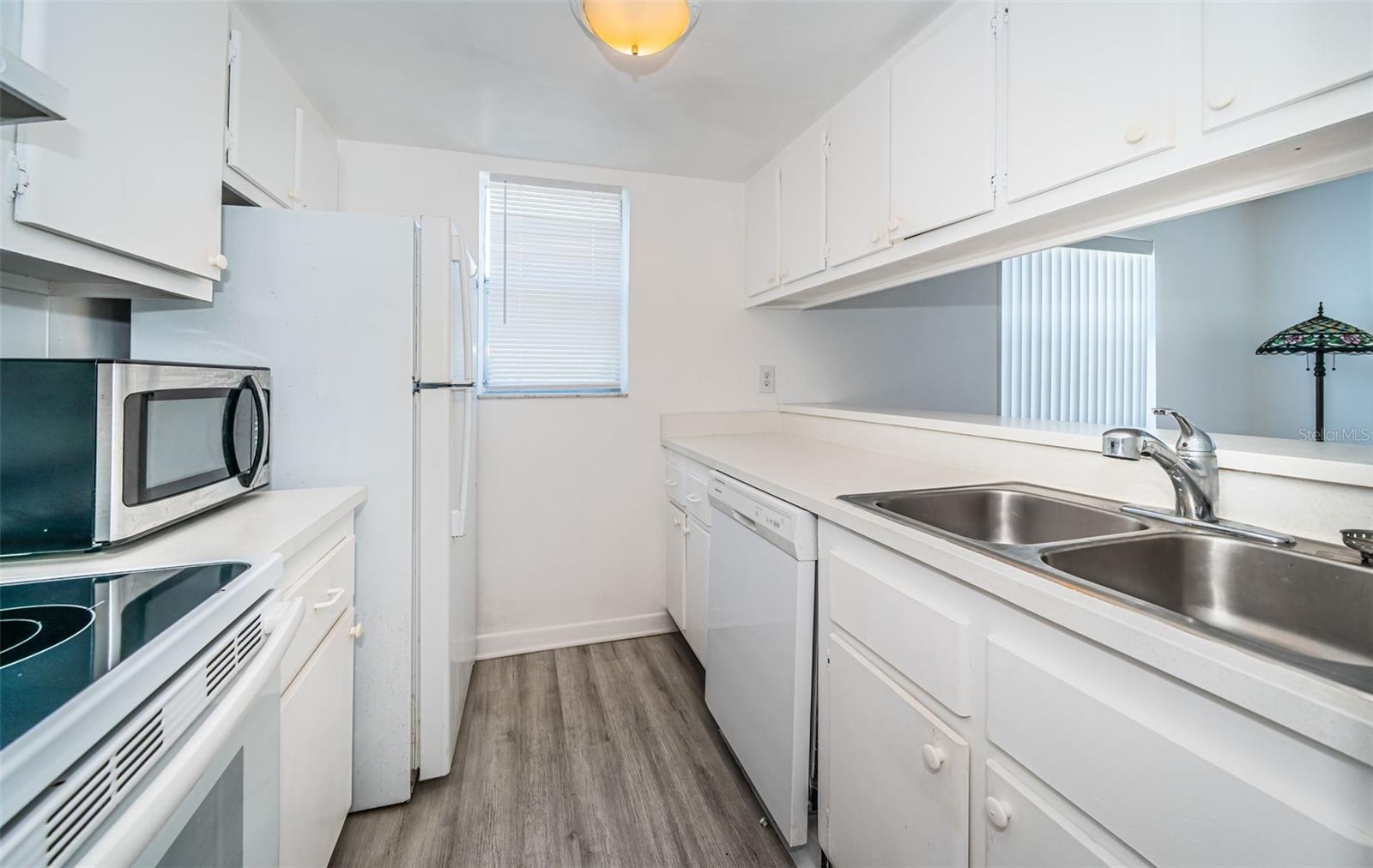 The cabinet space ensures everything has its place, making your kitchen both functional and clutter-free.