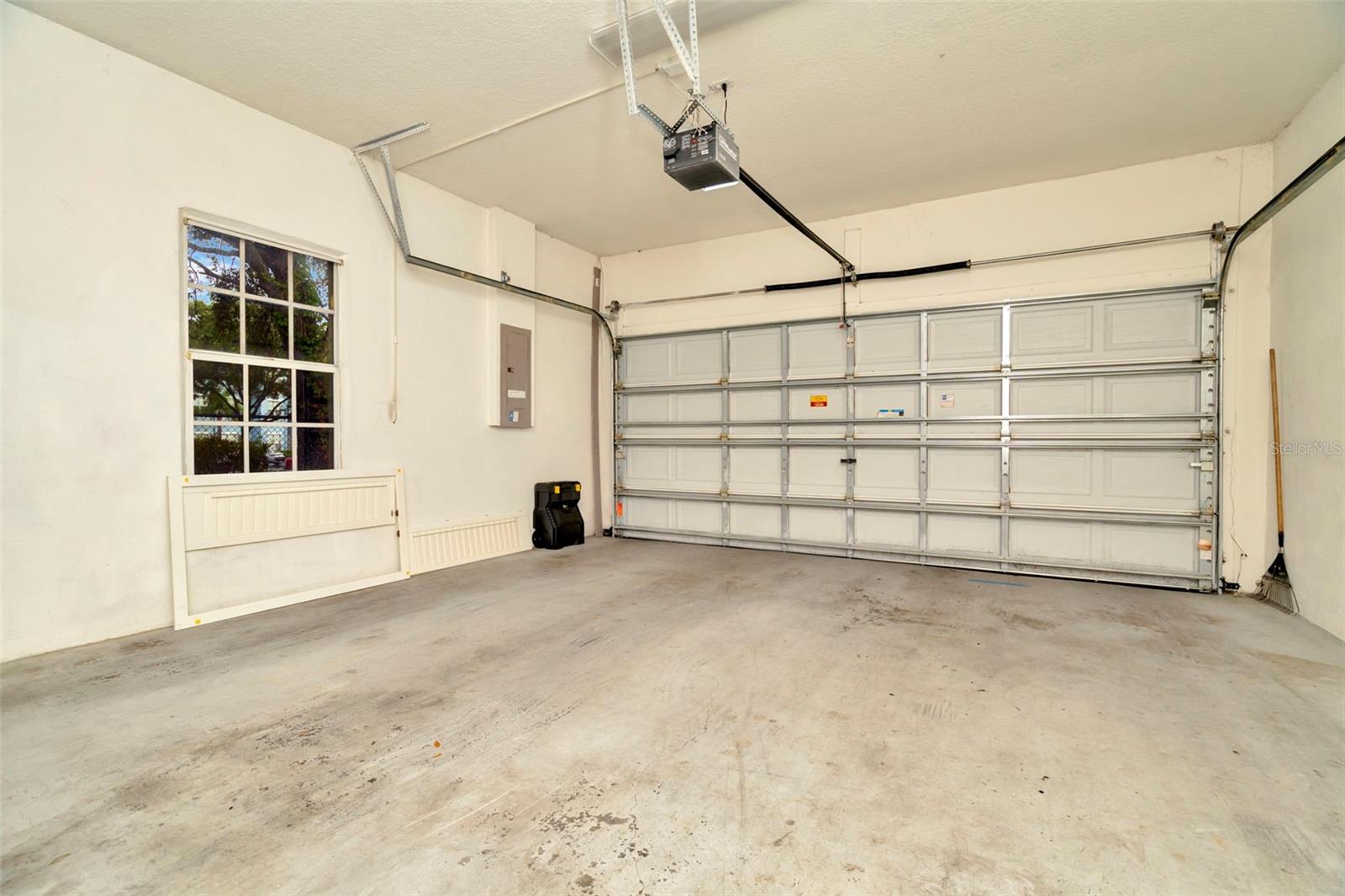 Attached 2-car Garage