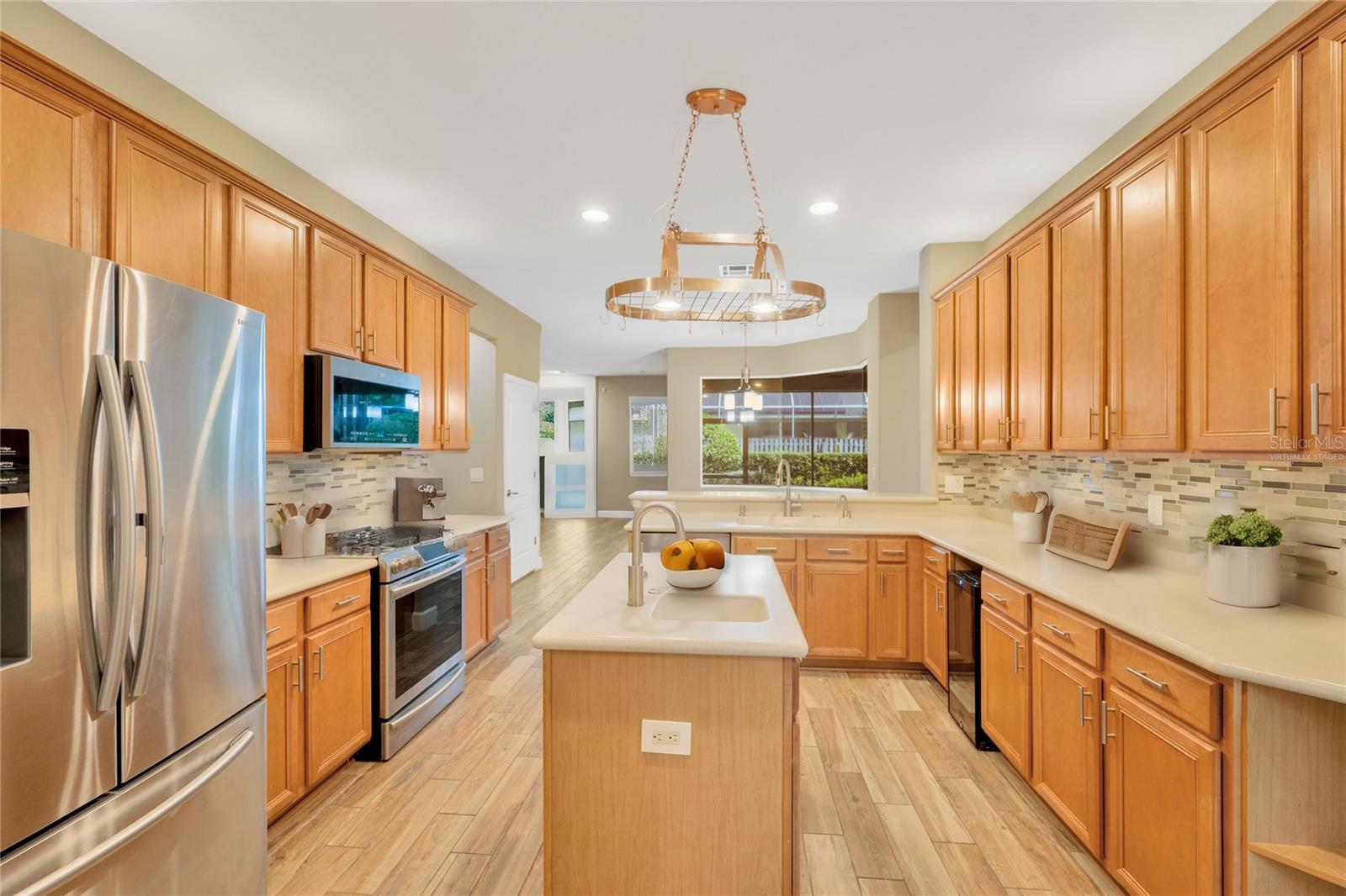 806 Red Ash Ct - Kitchen VIRTUALLY STAGED