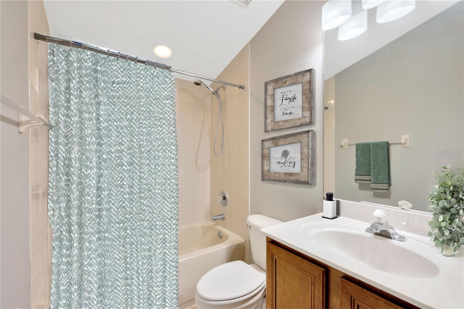 806 Red Ash Ct - 2nd Floor Guest Bathroom #2 VIRTUALLY STAGED