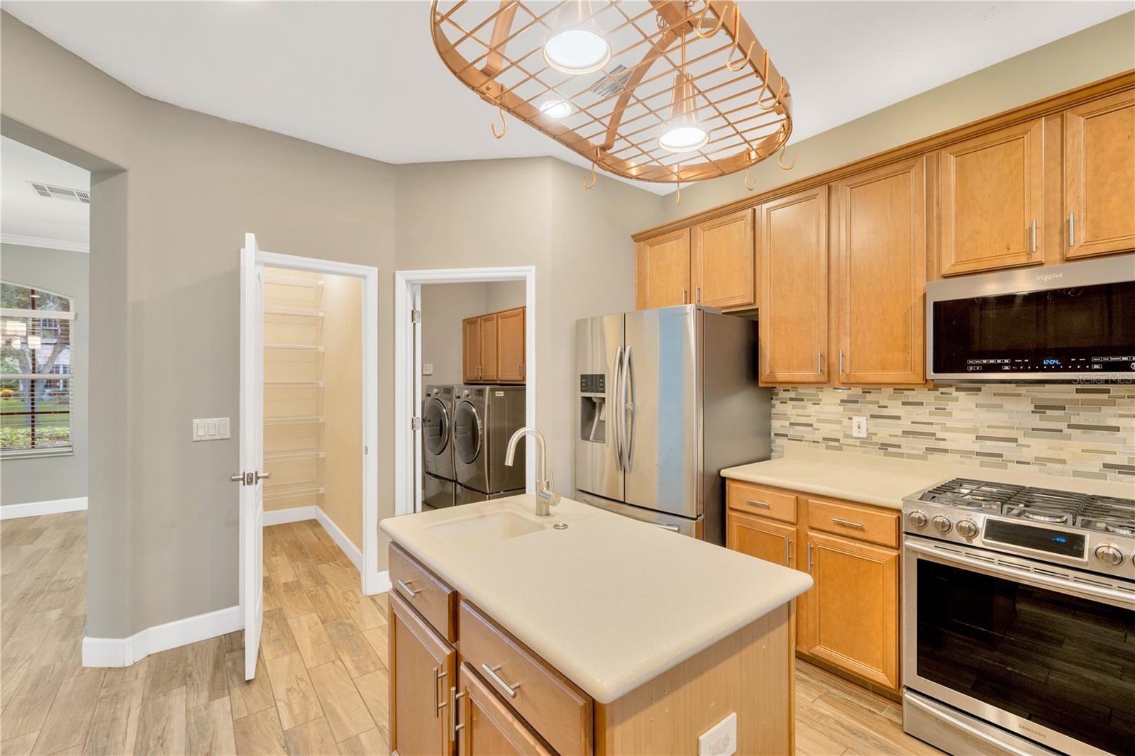 806 Red Ash Ct - Kitchen