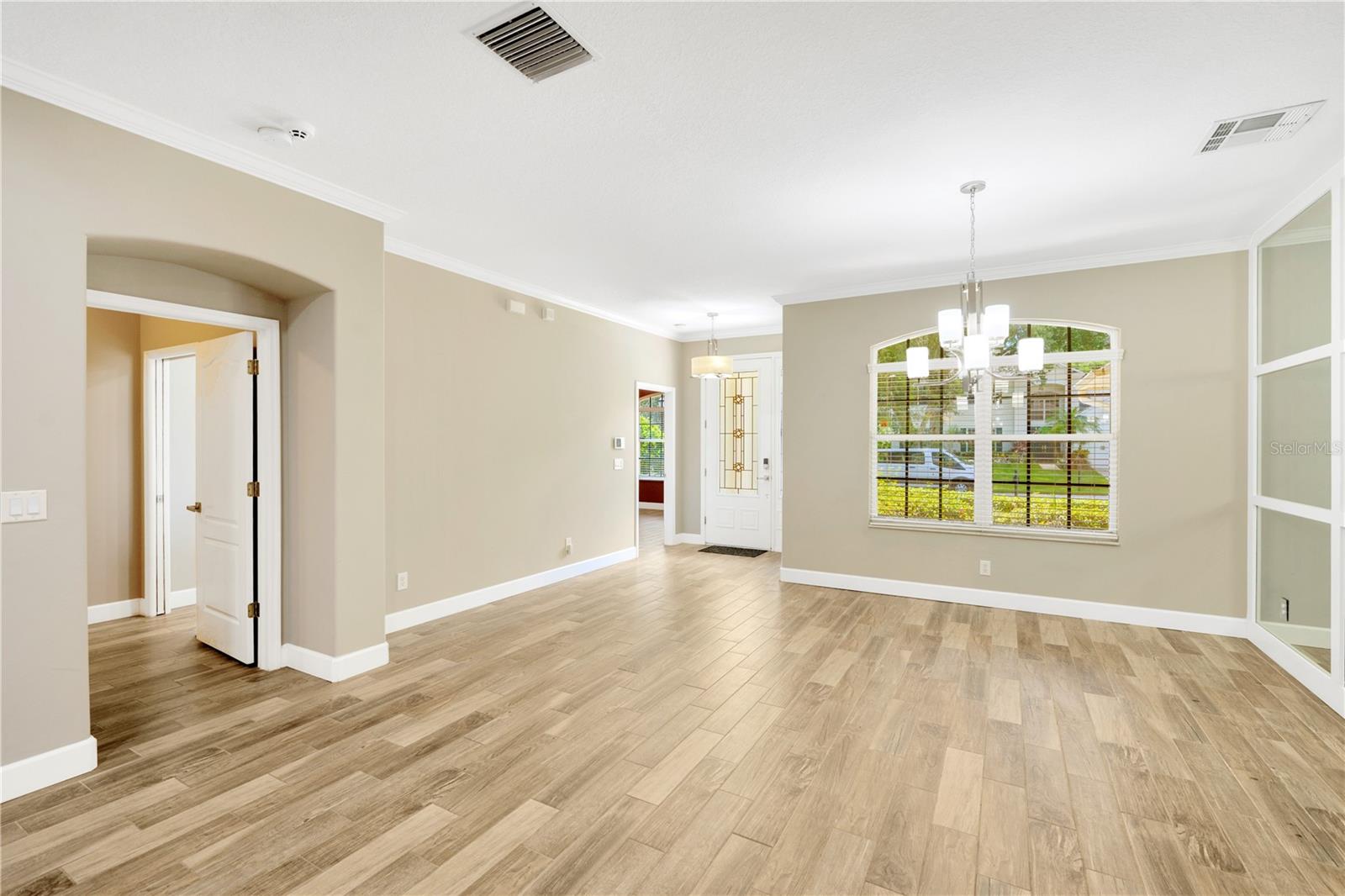 806 Red Ash Ct - Entrance / Dining Room