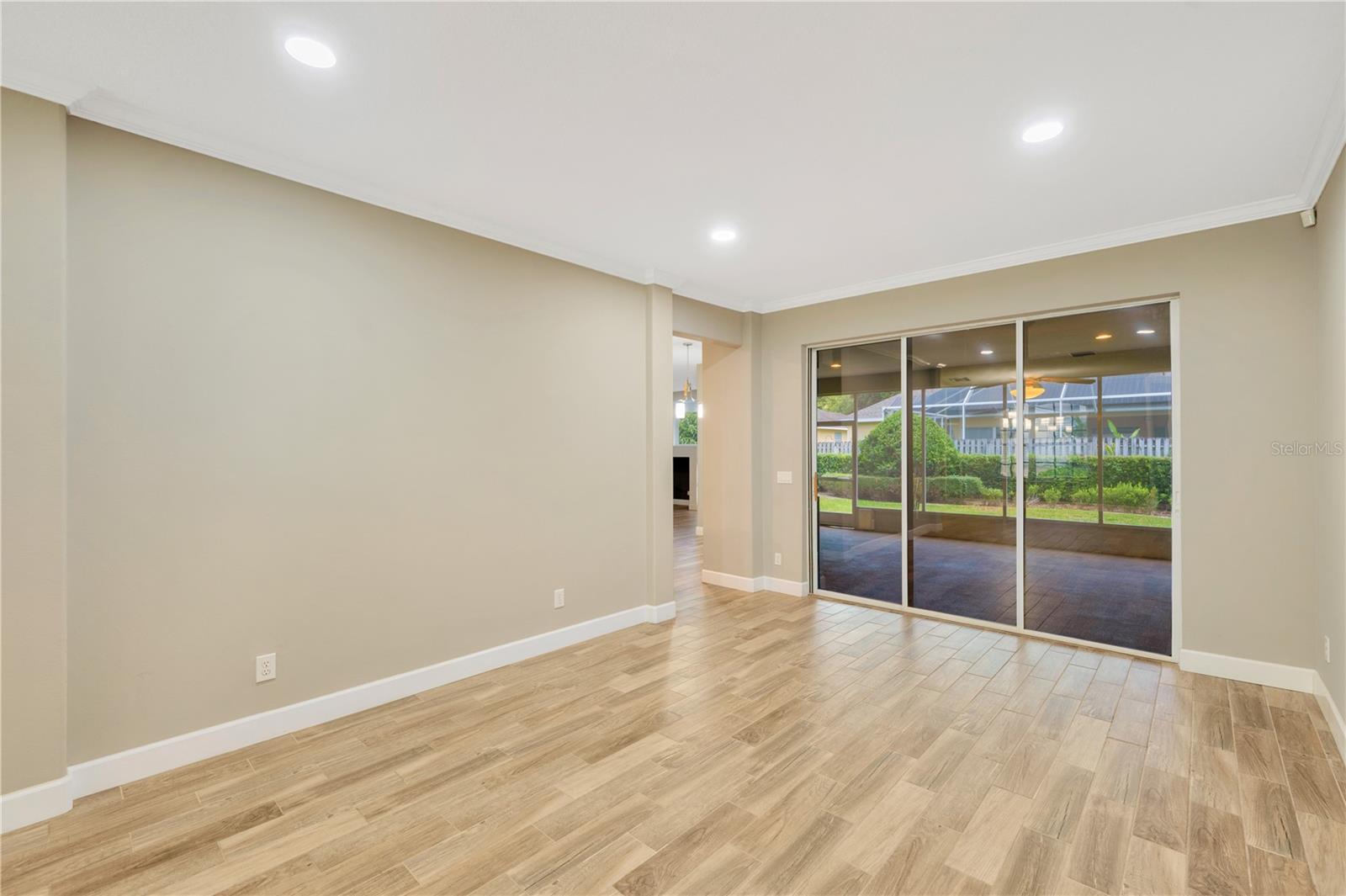 806 Red Ash Ct - Living Room