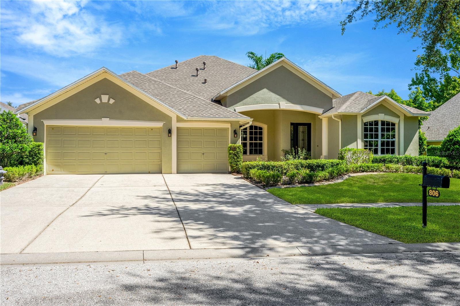 806 Red Ash Ct - Primary Suite / Foyer / Walk-in Closet #2