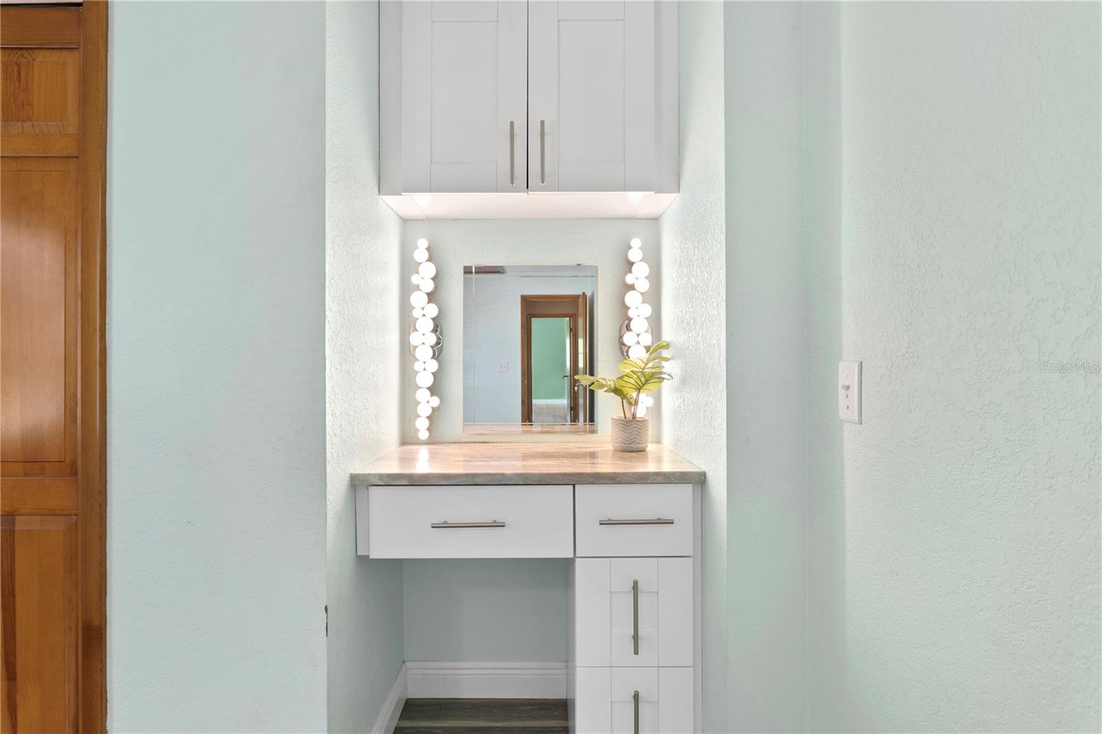 Main House - 3rd Bedroom vanity area