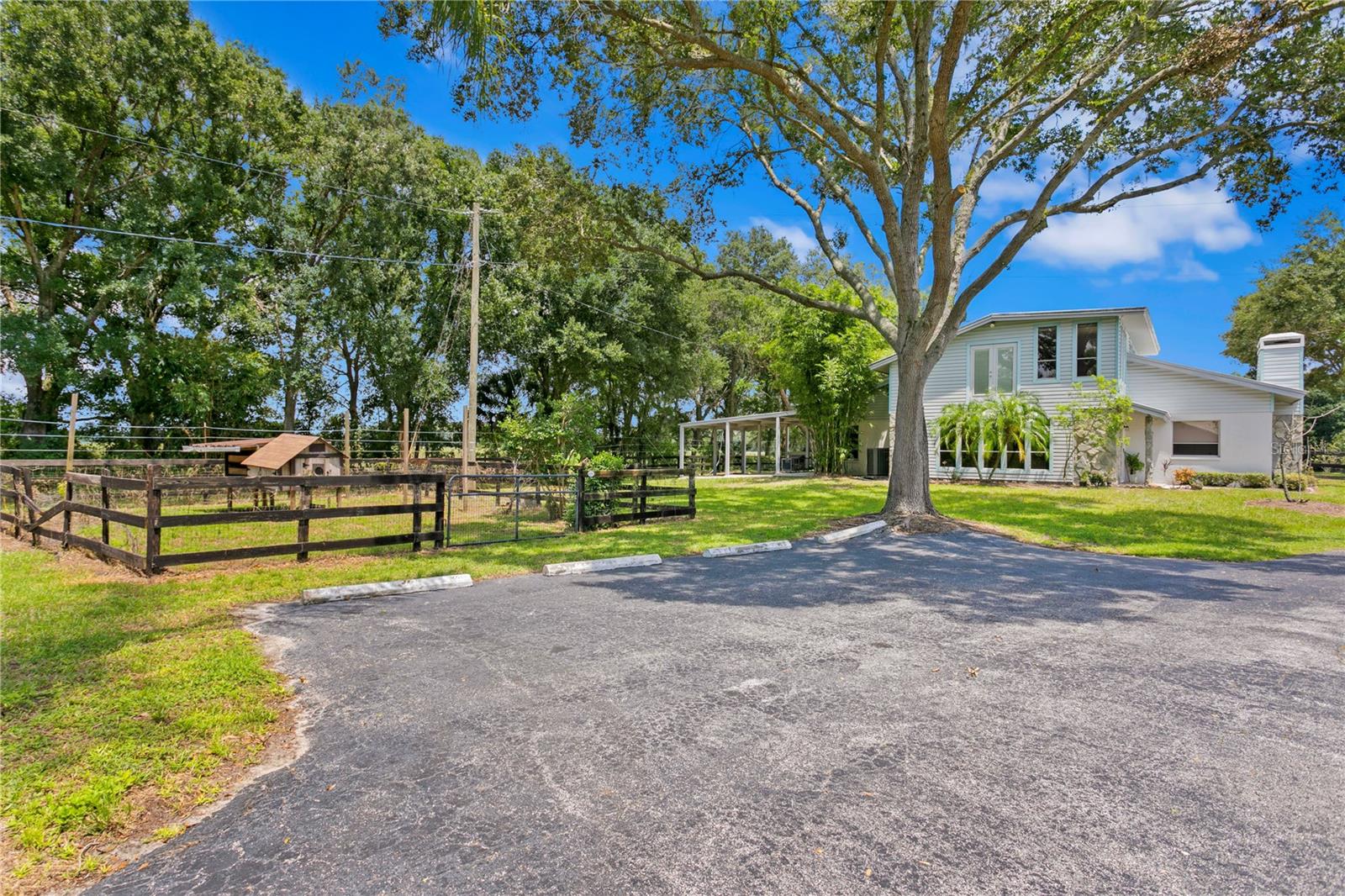 Chicken coop/ additional parking/Townhouse