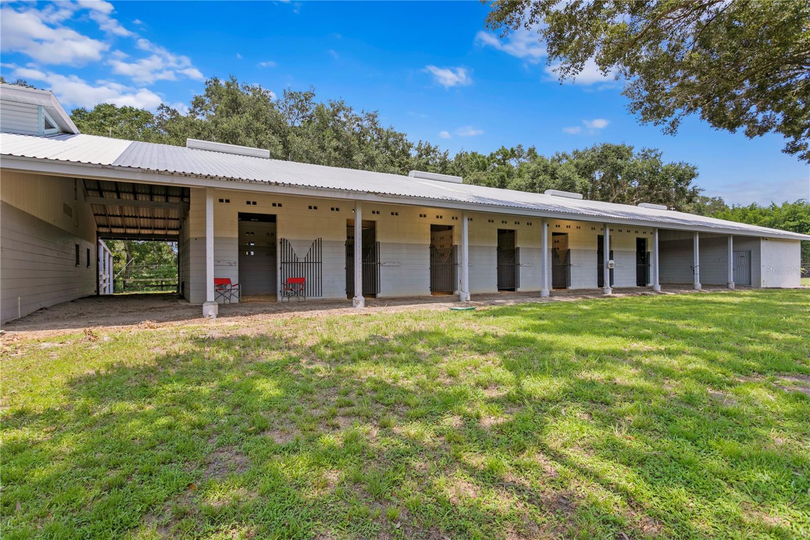 14 Stall Barn