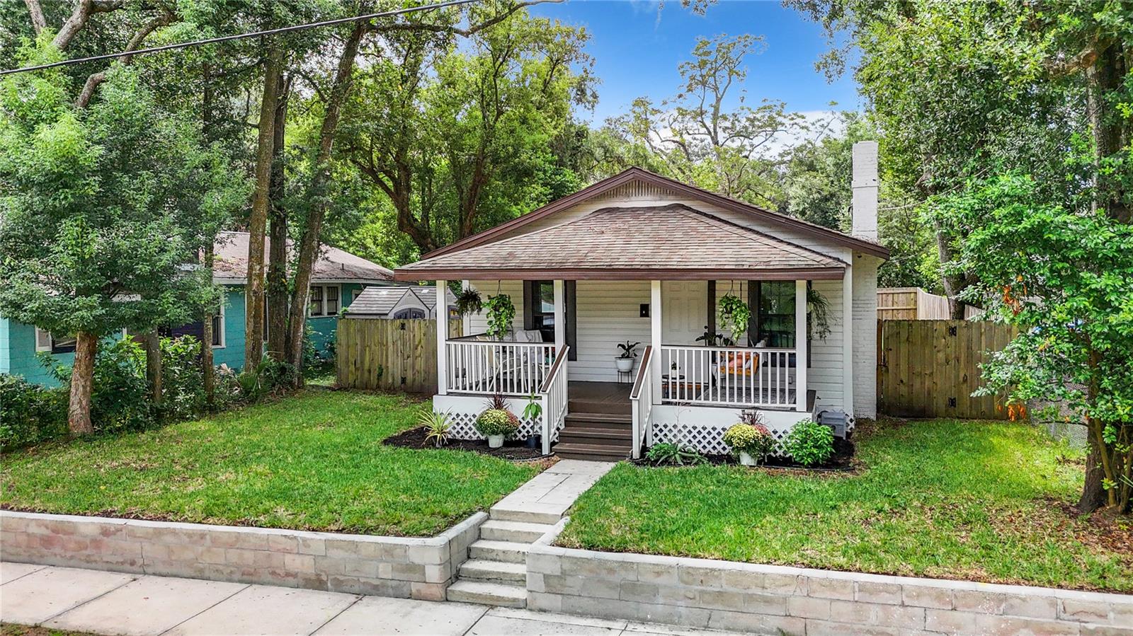 Beautiful Curb Appeal!