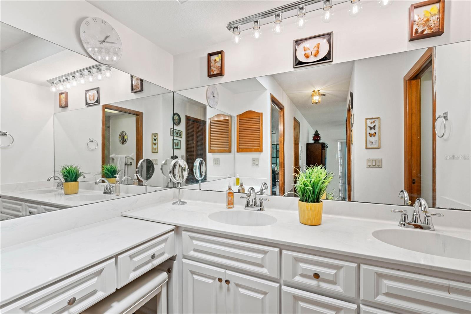 Dual sinks and vanity