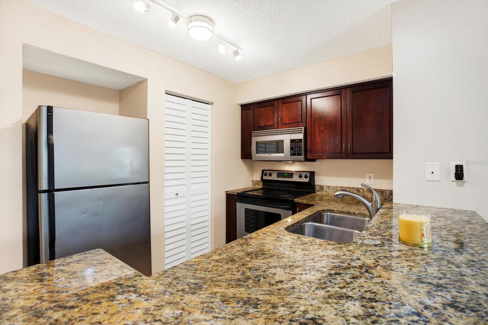 Granite Countertops & SS Appliances