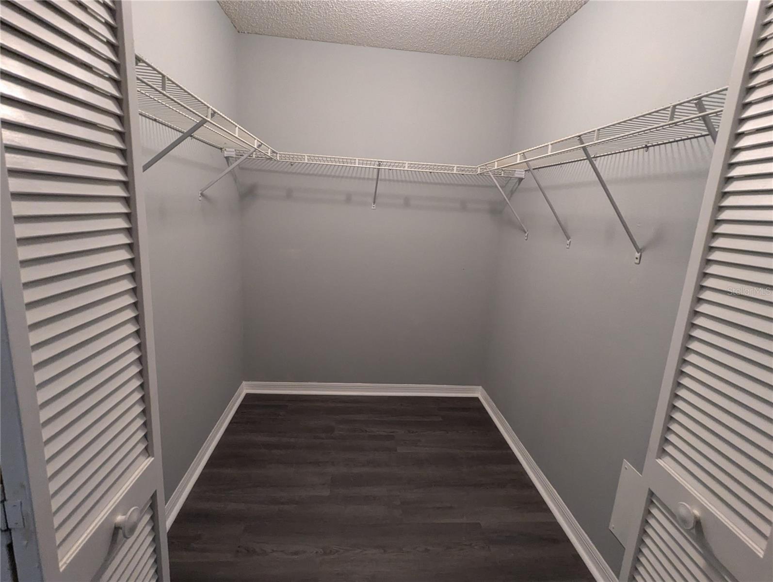 Master Bedroom Walk In Closet