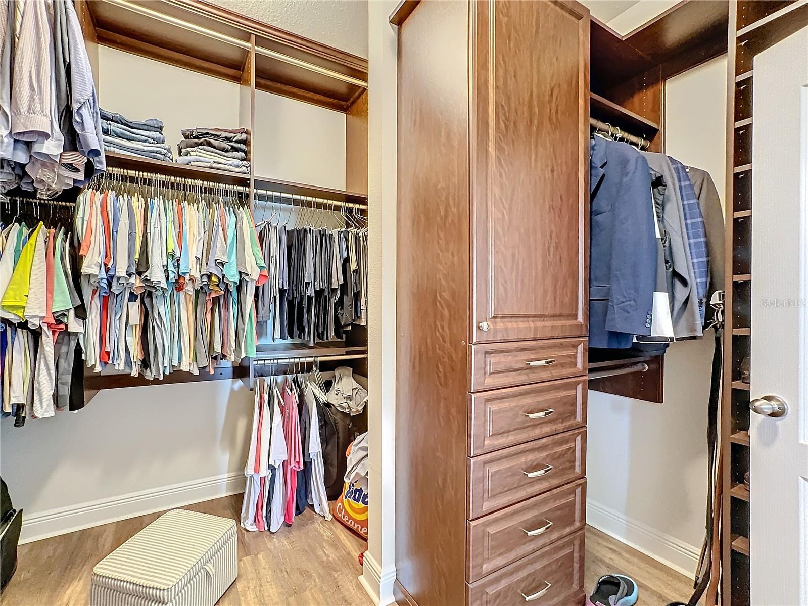 Custom closet system