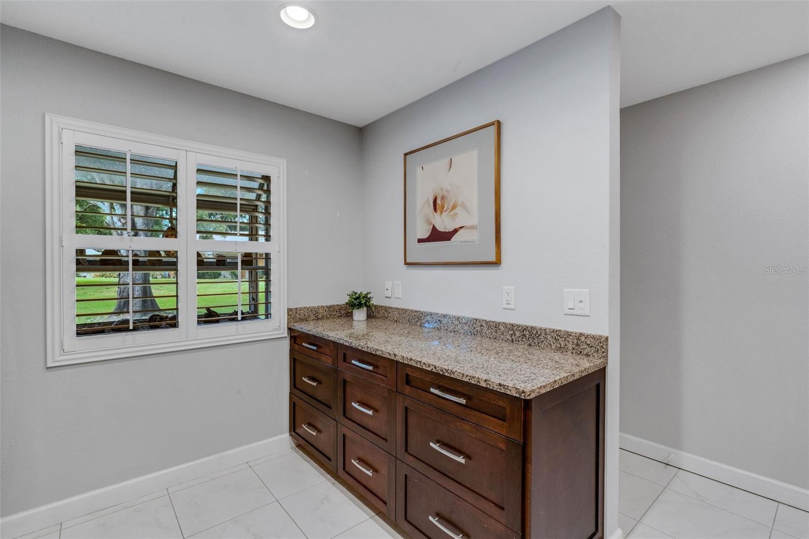 Breakfast bar with additional storage~