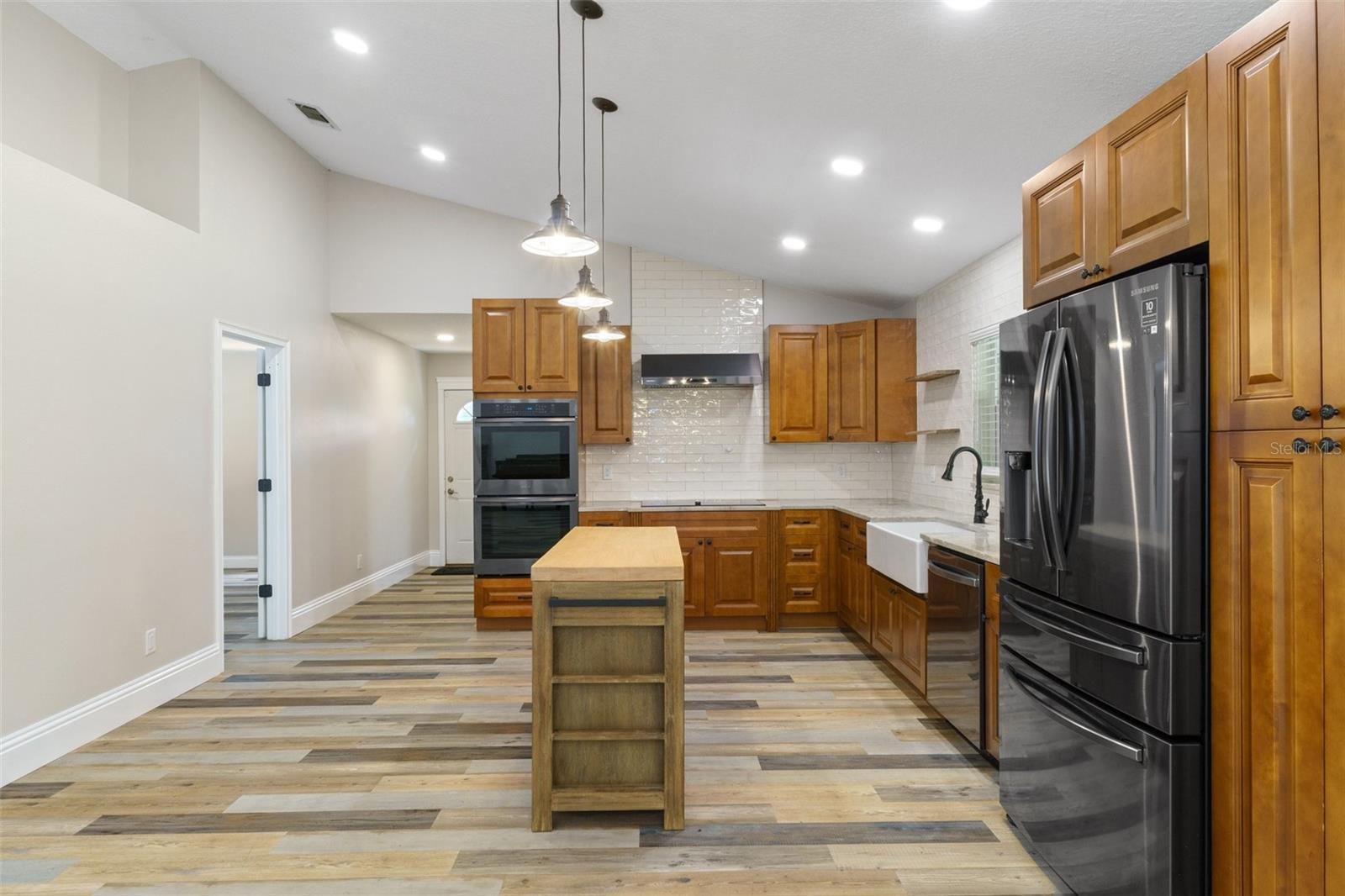 Spacious, well lit kitchen