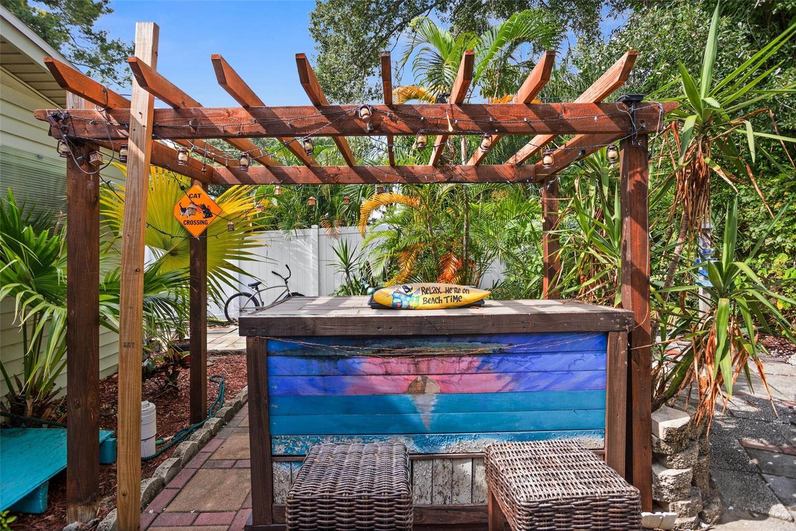 OUTDOOR BAR WITH PERGOLA