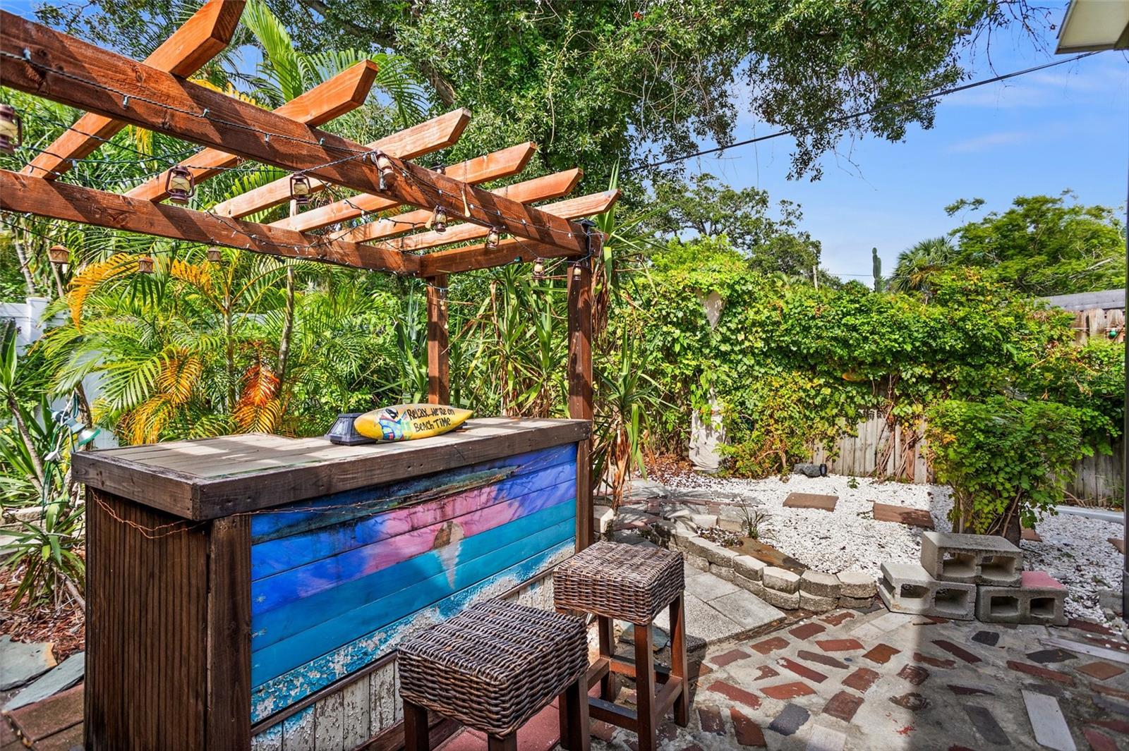 OUTDOOR BAR WITH PERGOLA