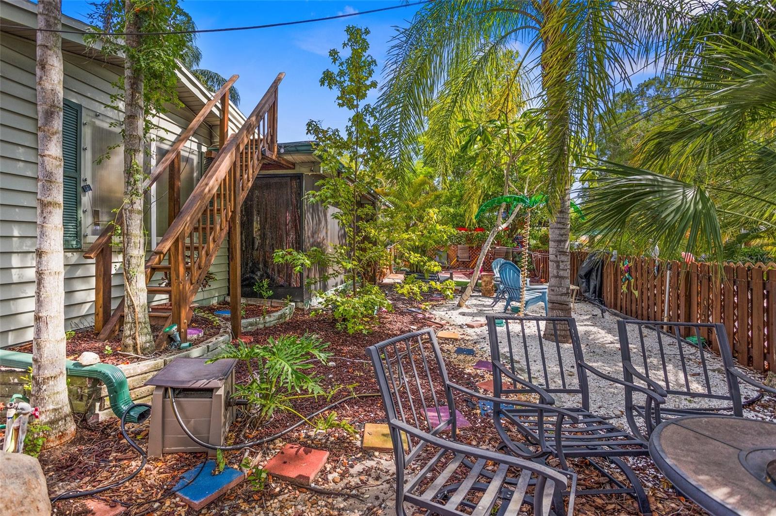 Stairway to flat roof/deck