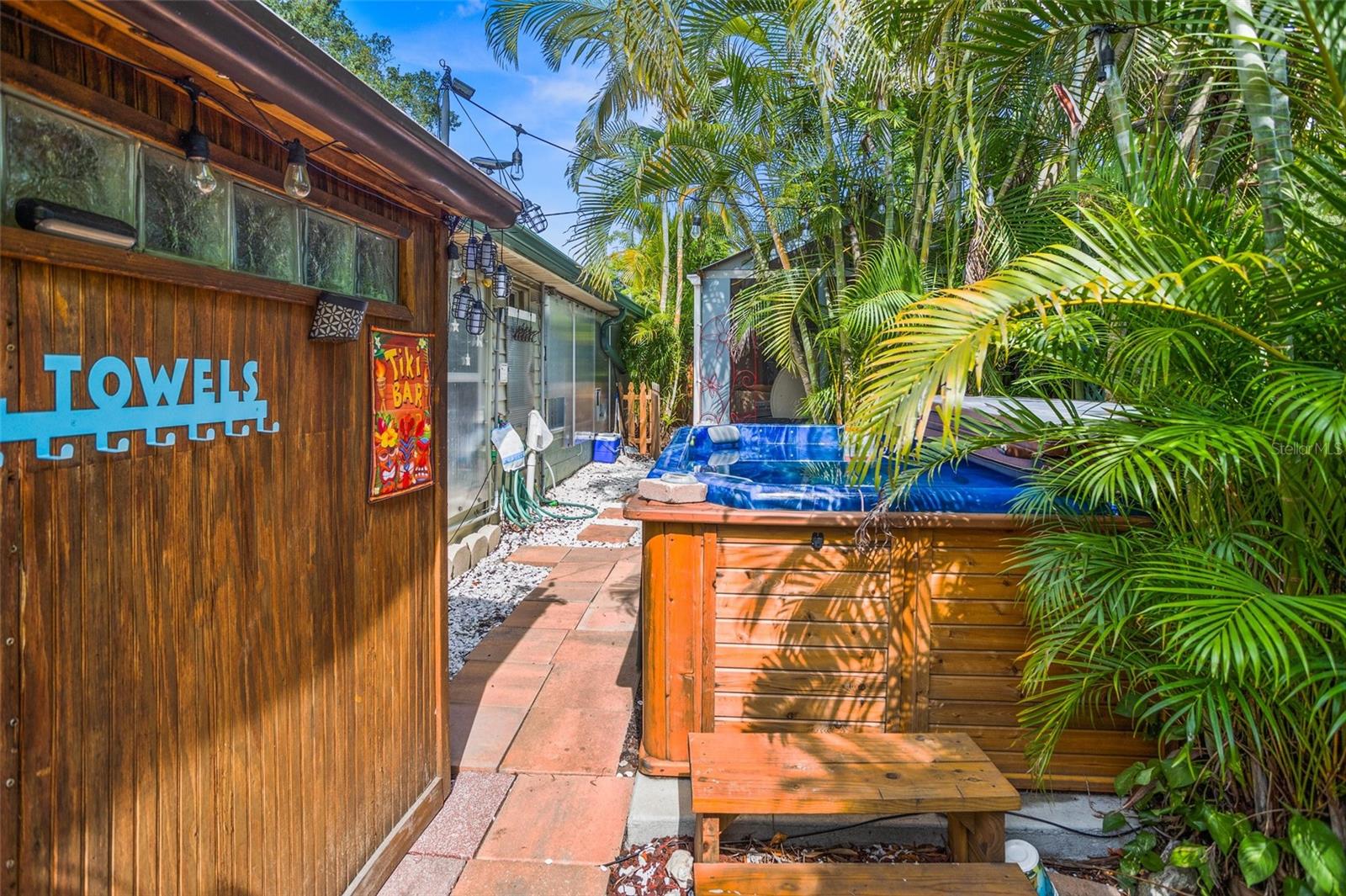 PRIVATE HOT TUB AREA