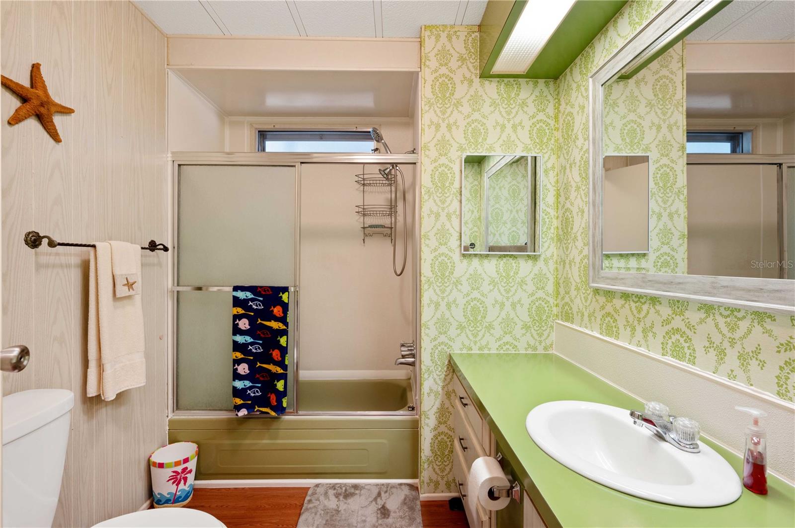 Guest bathroom.