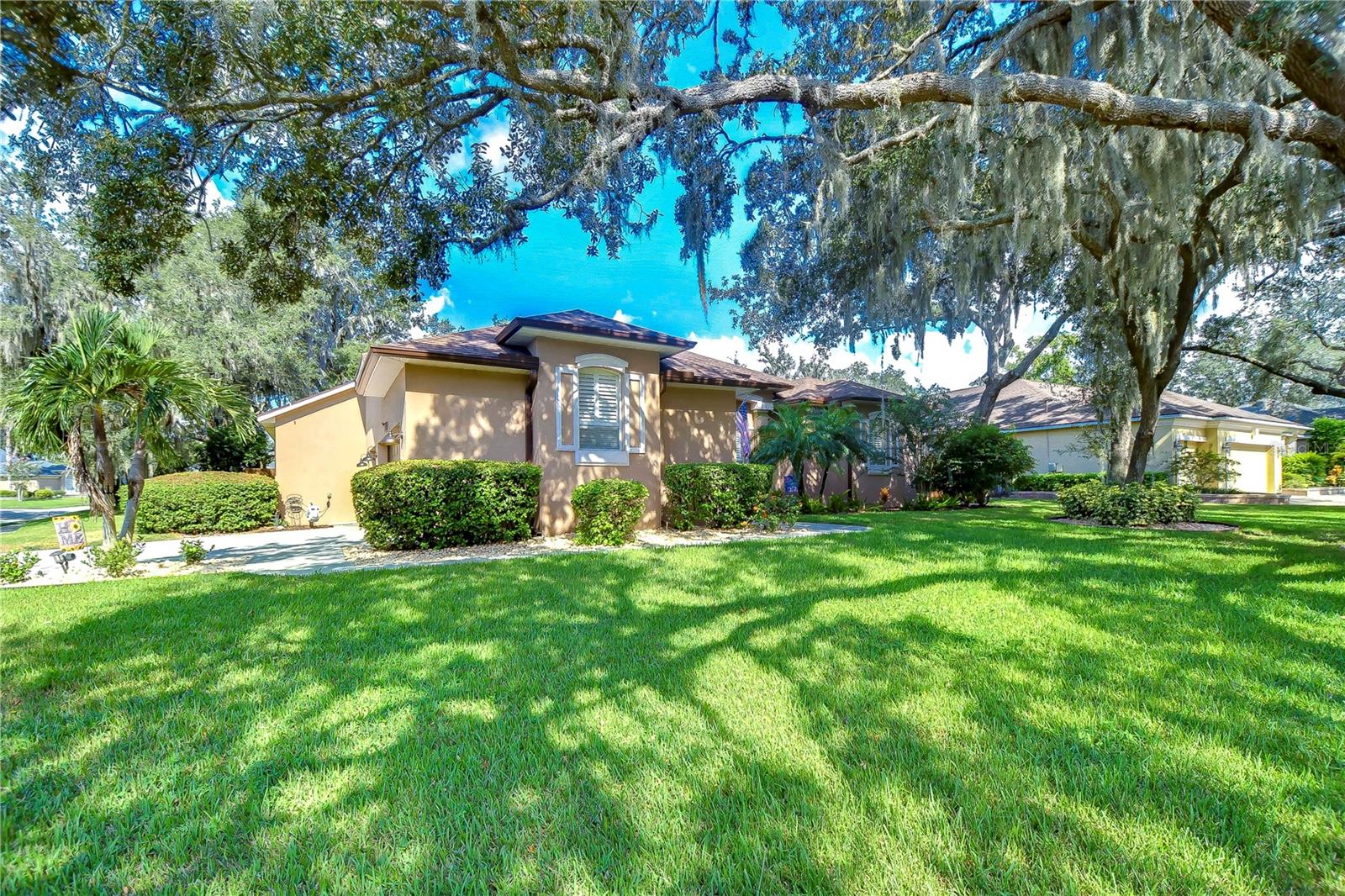 Beautiful curb appeal!